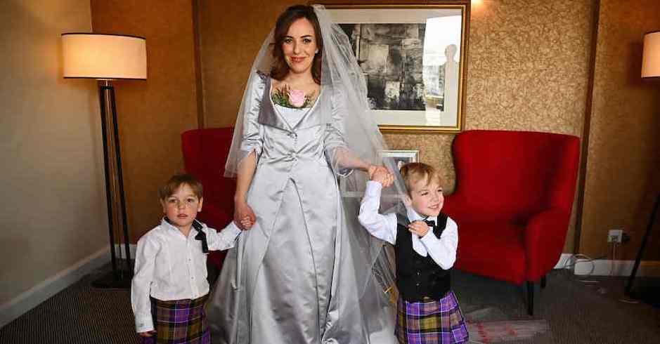 Porträt Braut und Kinder