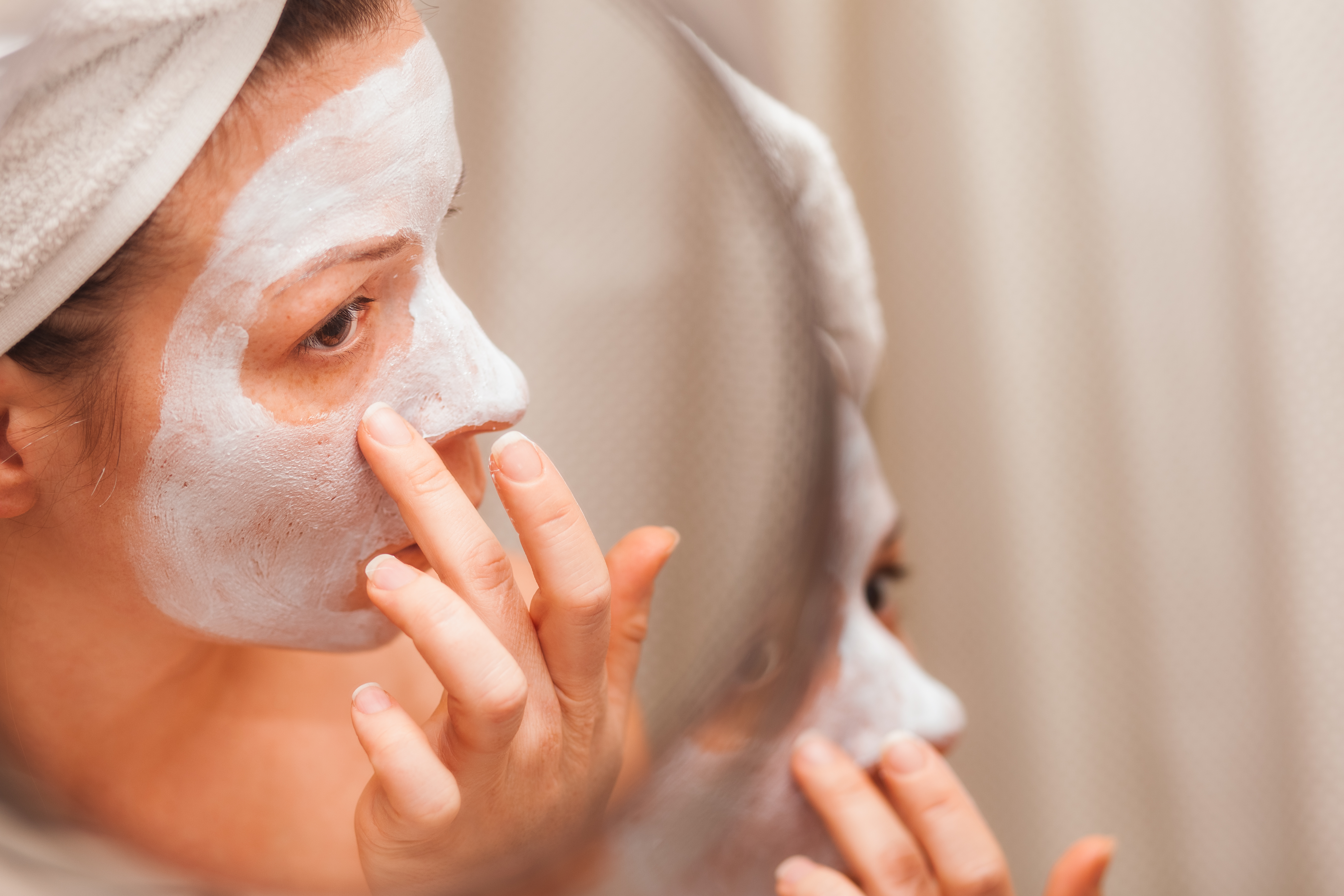 Joghurt gegen Sonnenbrand: die richtige Anwendung. | Credit: iStock.com/Marjan_Apostolovic