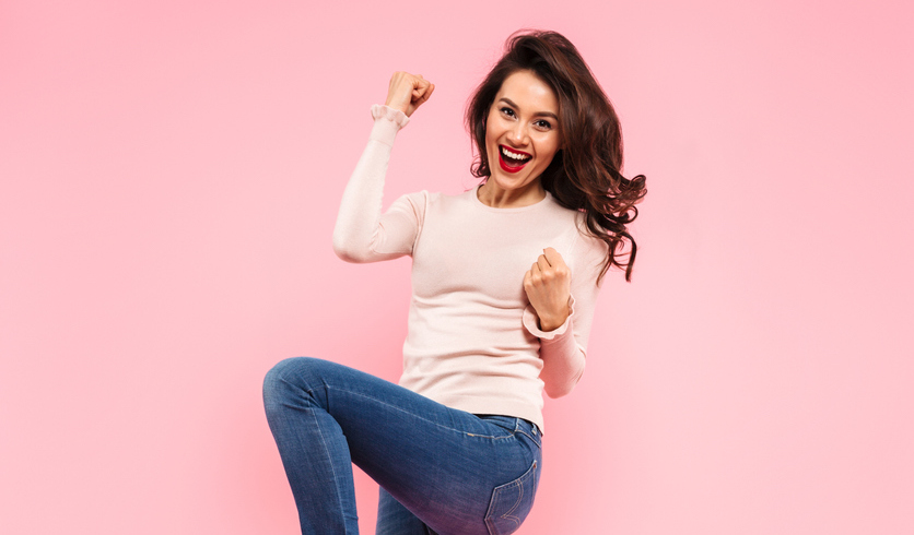 Frau freut sich I Credit: iStockphoto.com/DeanDrobot