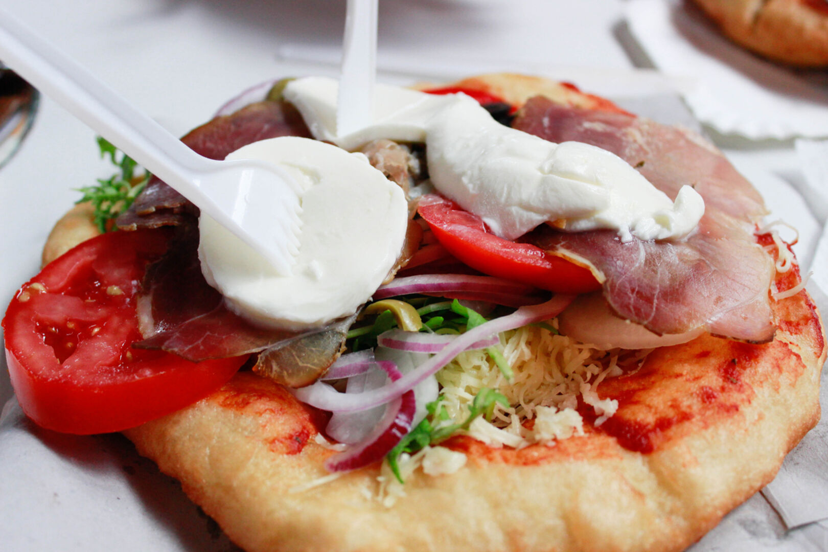 Essen in Budapest/Ungarn | Credit: iStockphoto/Mete Caner Arican