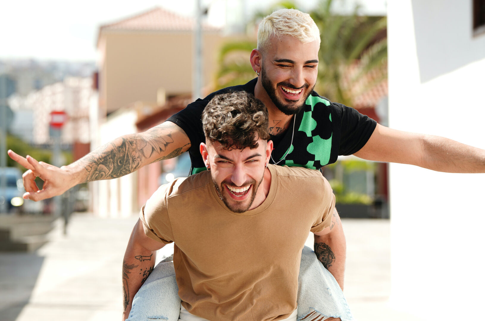 Geflirtet wird spontan, nicht per App. | Credit: iStock.com/NeonShot