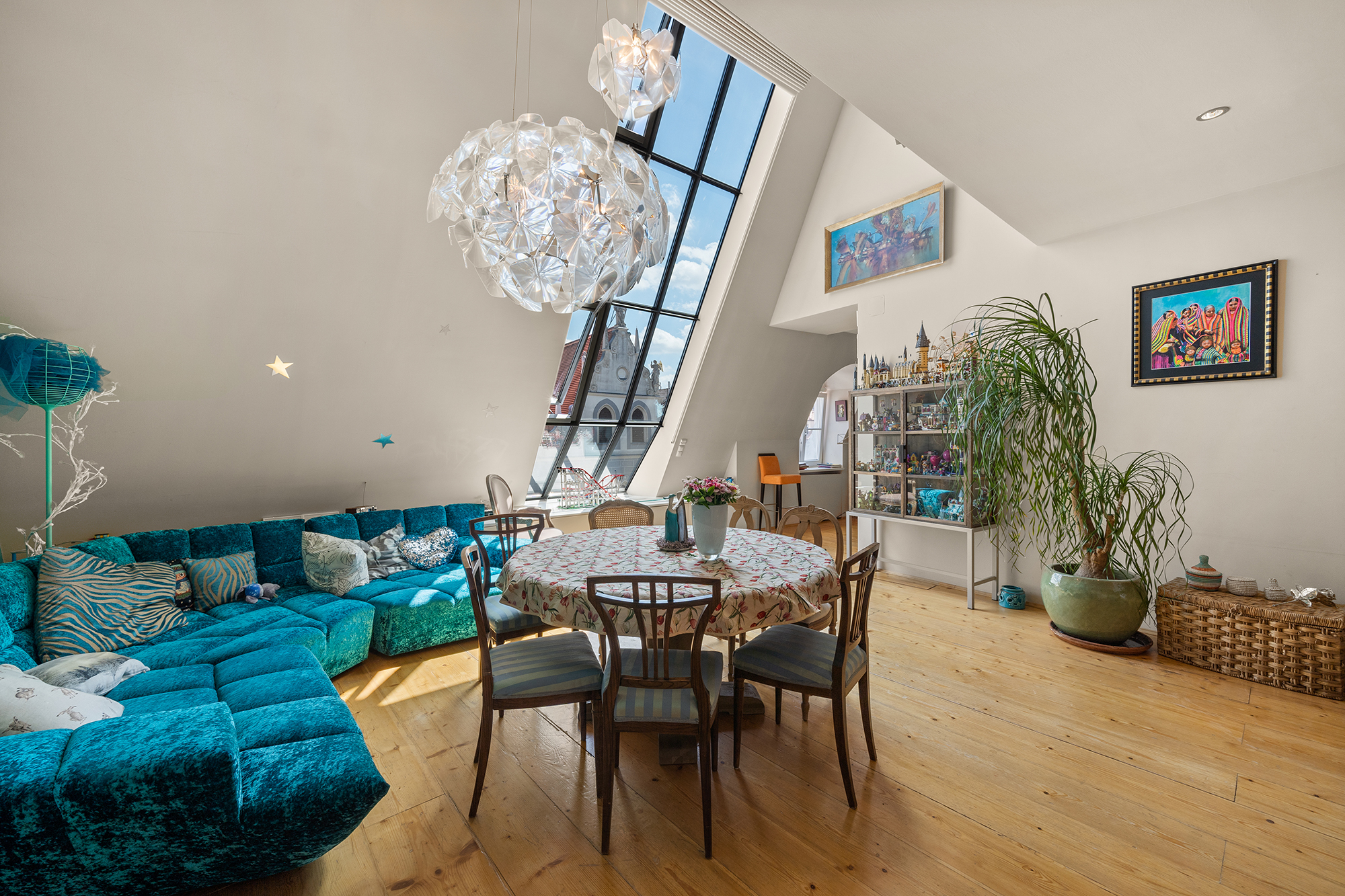 Wohnzimmer von Anna Netrebko | Credit: Lukas Drobny/Marschall Immobilien