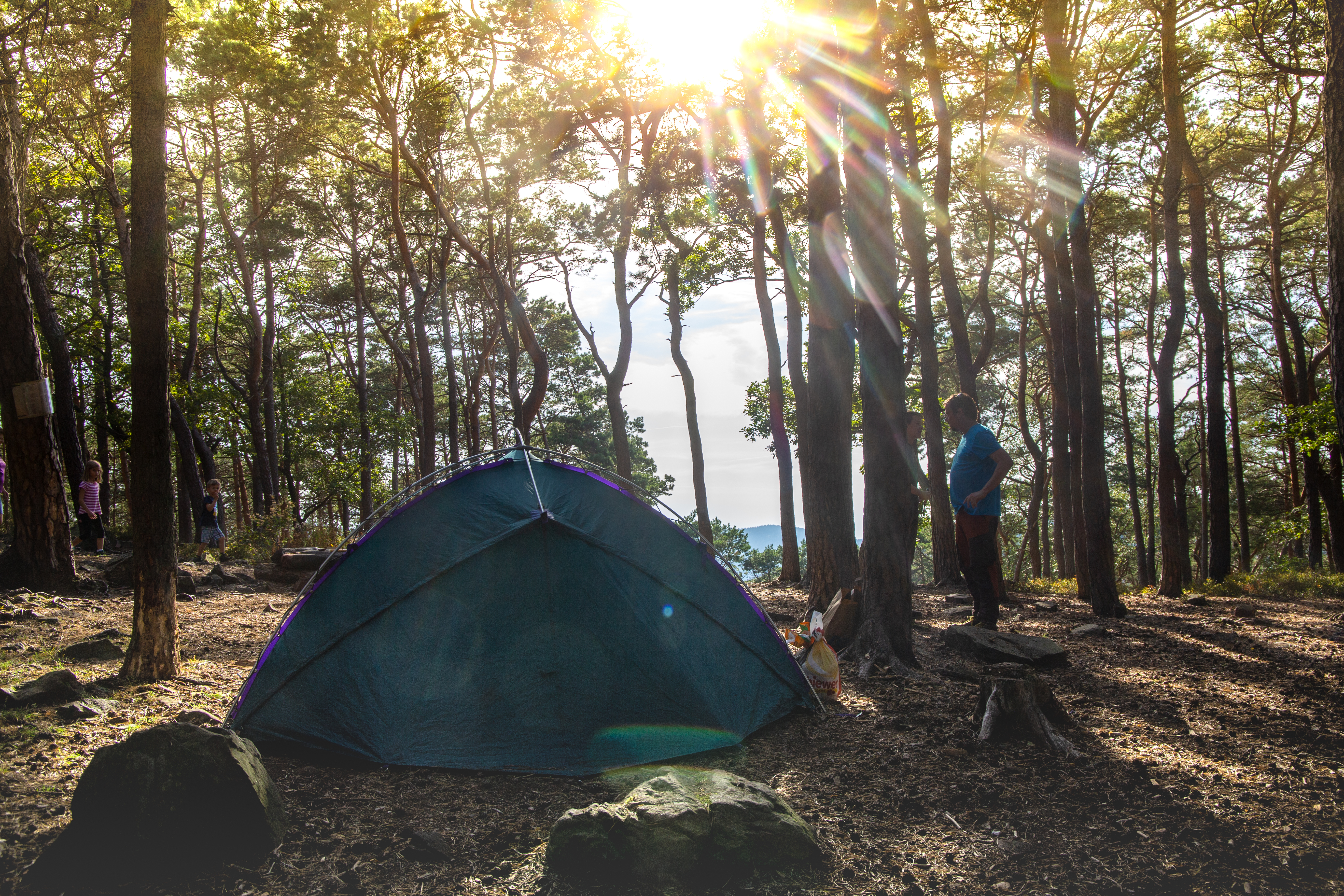 Campen im Wald | Udo Herrmann / ChromOrange / picturedesk.com
