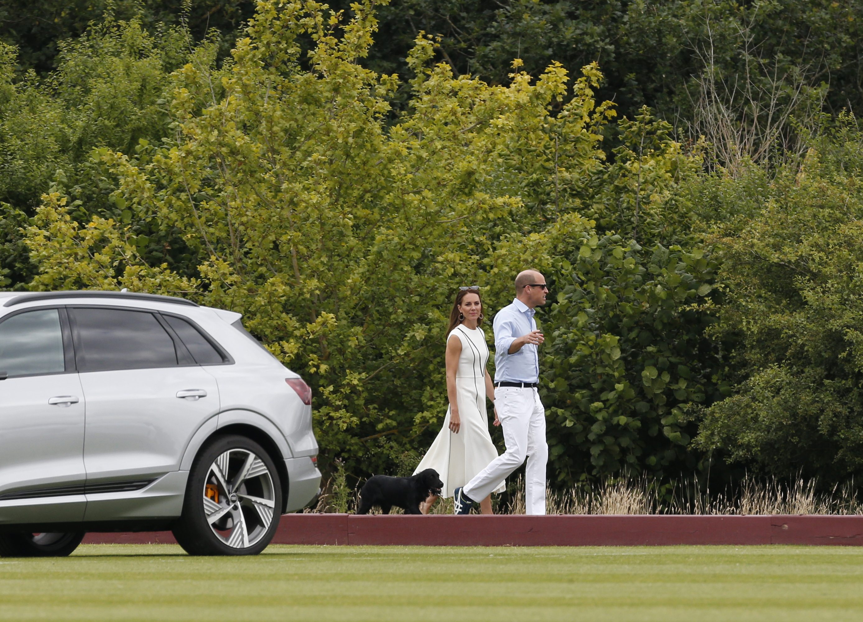 Prinz William und Herzogin Kate mit Hund Orla