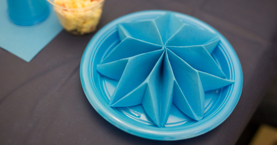 Dekorative Rosette aus Origami-Papier | Credit: iStock.com/ficio74