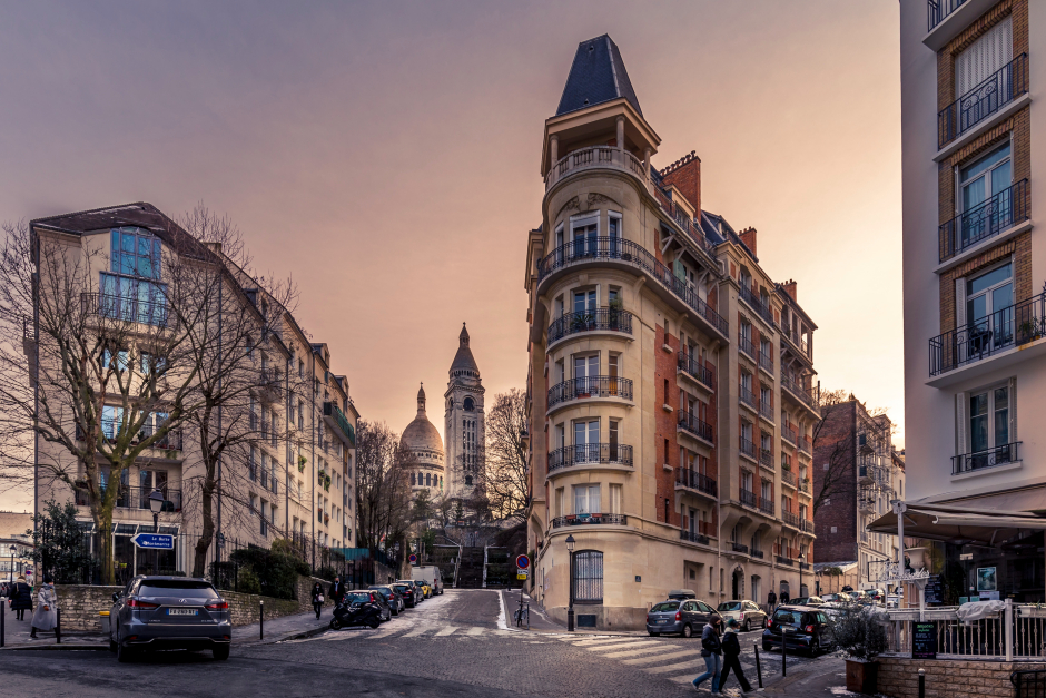 Montmartre in der Morgendämmerung | Credit: iStock.com/Jerome LABOUYRIE