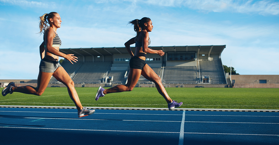 Zwei Leichtathletinnen beim Training | Credit: iStock.com/jacoblund