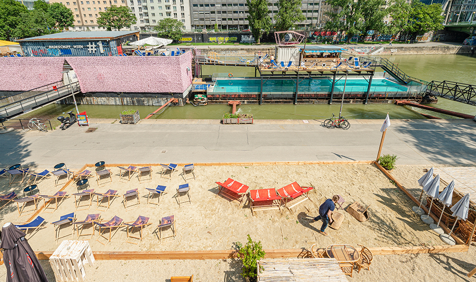 Die Strandbar Badeschiff von oben | Credit: Jeff Mangione / KURIER / picturedesk.com