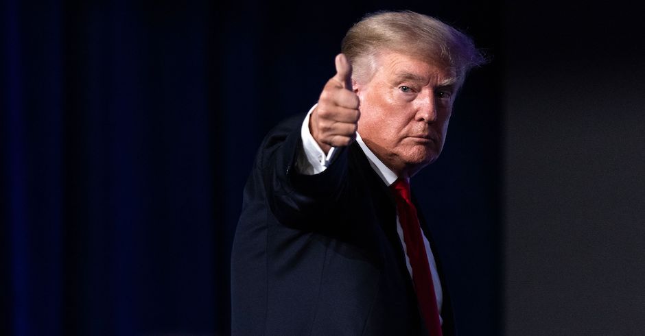 Porträt mit &quot;Daumen hoch&quot;