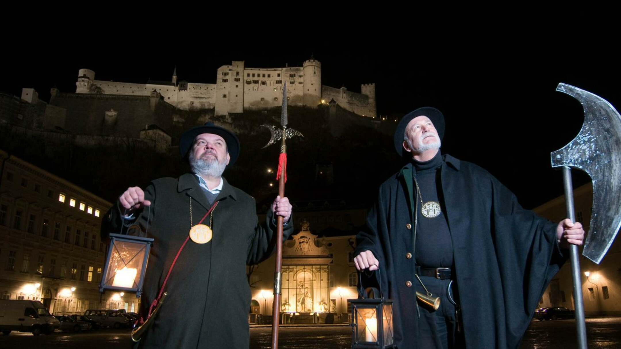 Mit Salzburgs Nachtwächtern lernt man die „dunklen“ Seiten der Stadtgeschichte kennen. | Credit: Reischenböck &amp; Knoll