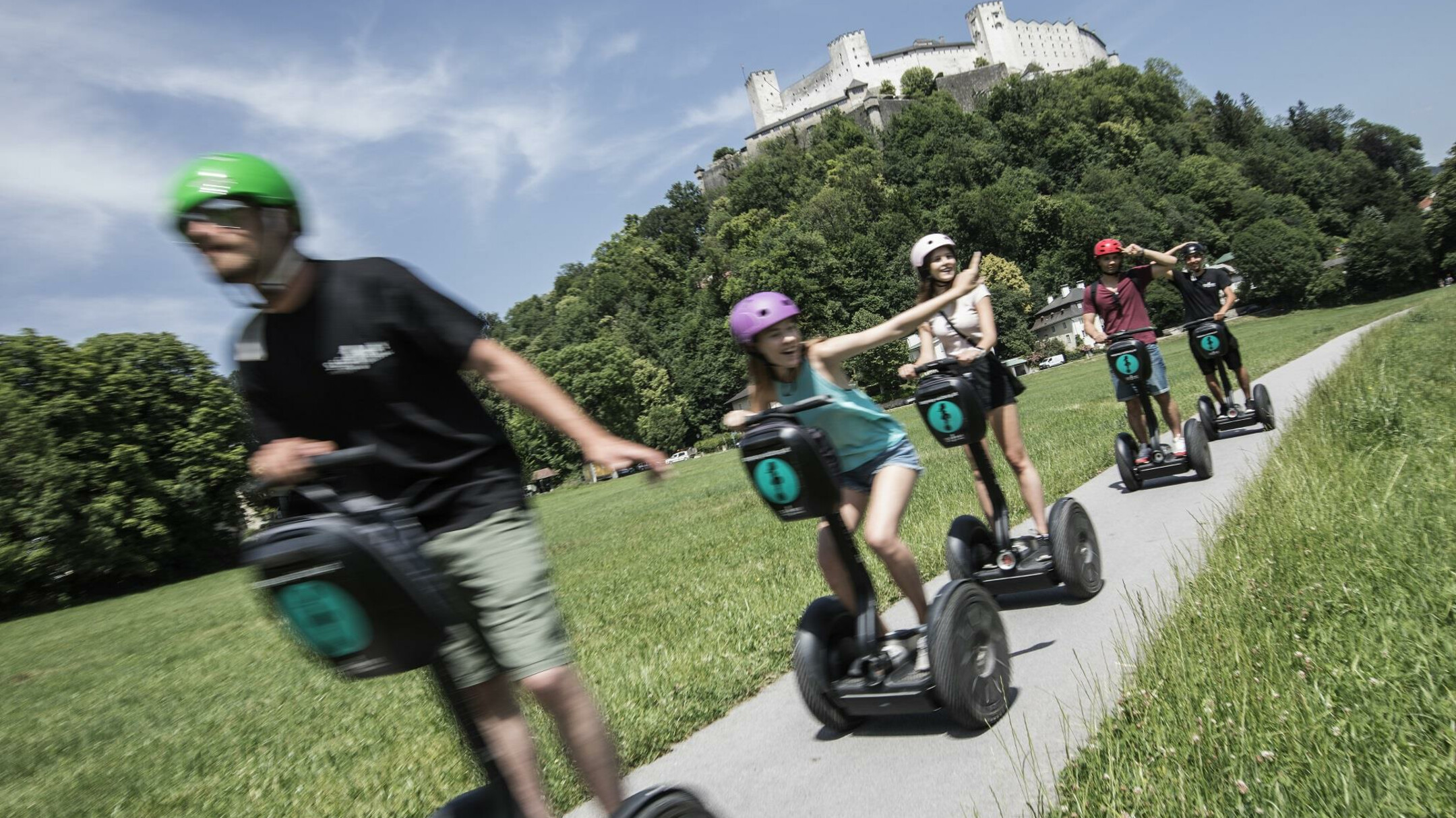 Salzburg kann auch mit einem Segway erkundet werden. | Credit: Segway Tours Salzburg