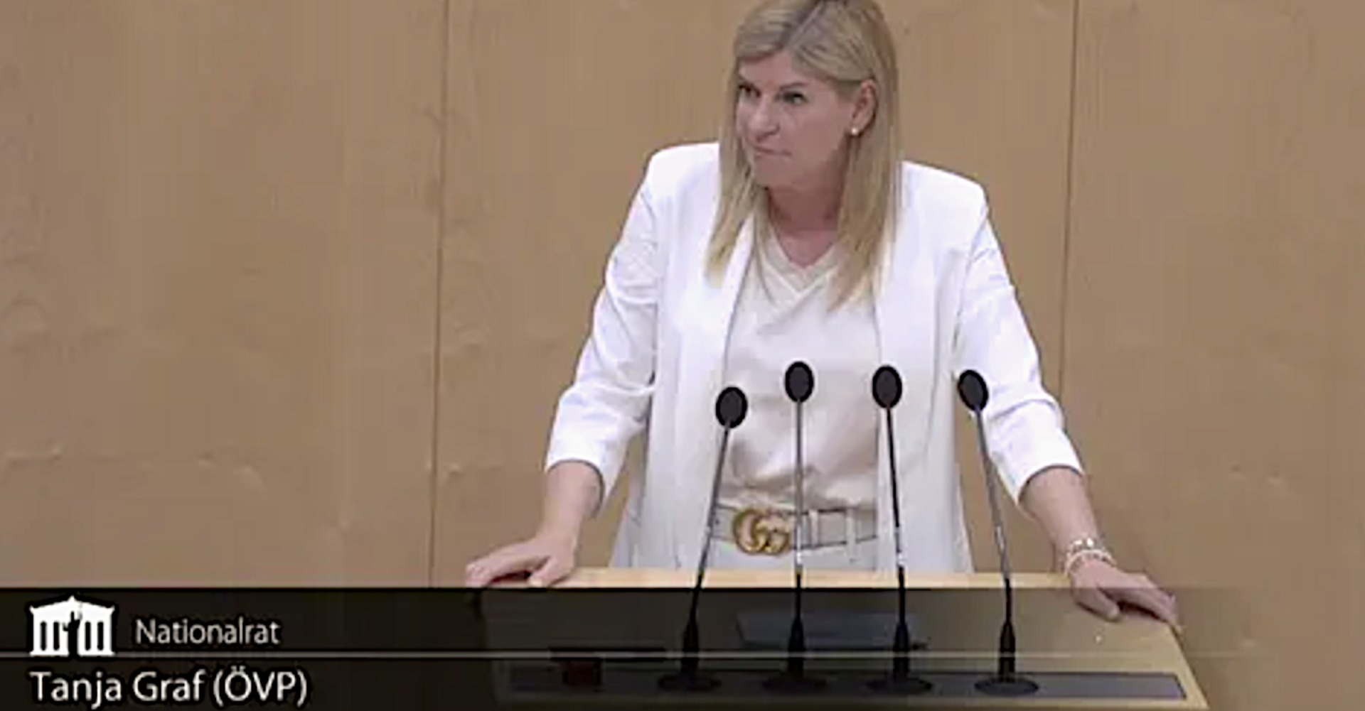 Porträt am Rednerpult