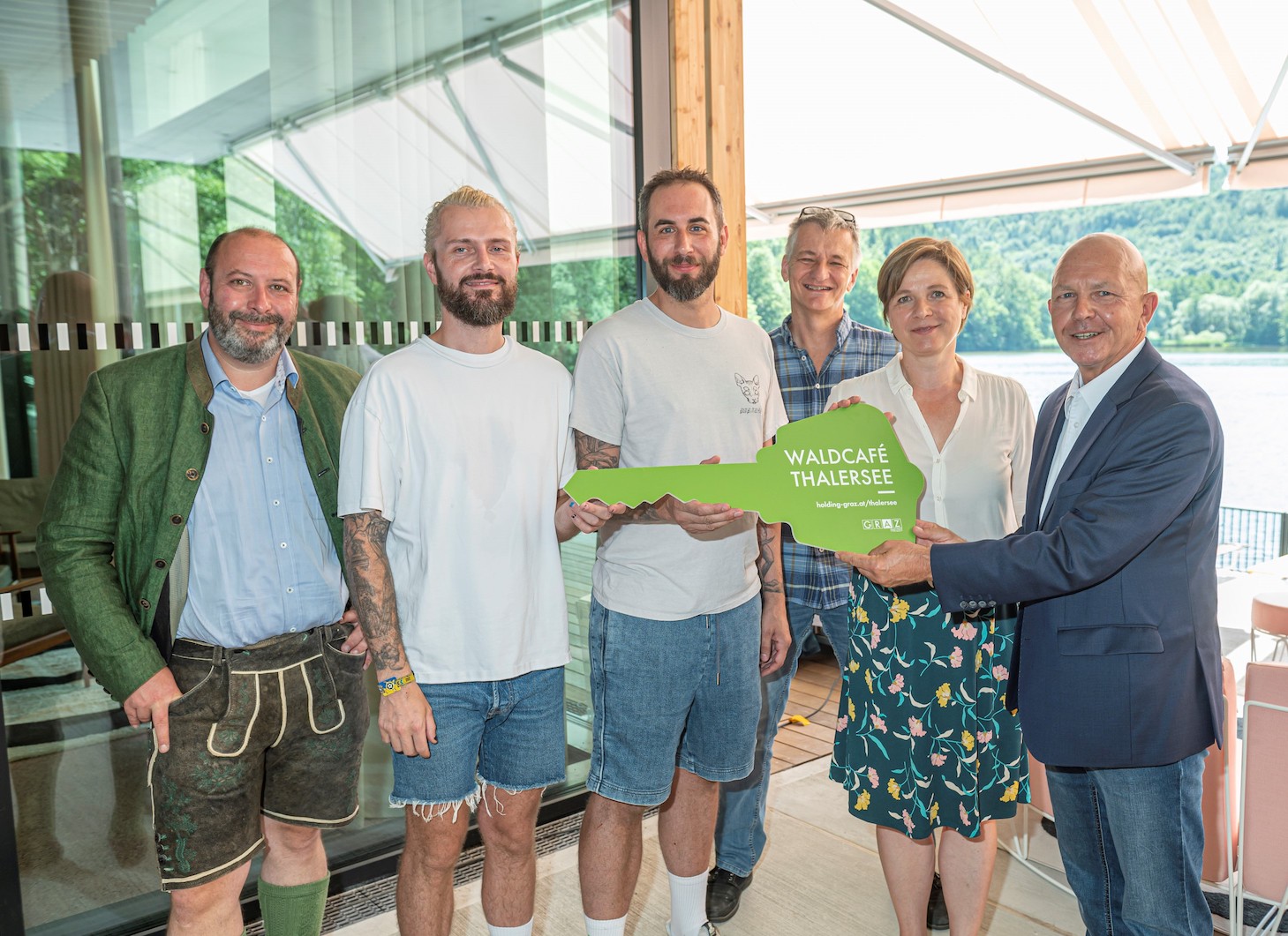 Holding-Vorstand Mark Perz, Pächter Manuel Köpf und Andreas Knünz, Beteiligungsstadtrat Manfred Eber, Bgm.-Stv. Judith Schwentner und Freizeit GF Michael Krainer