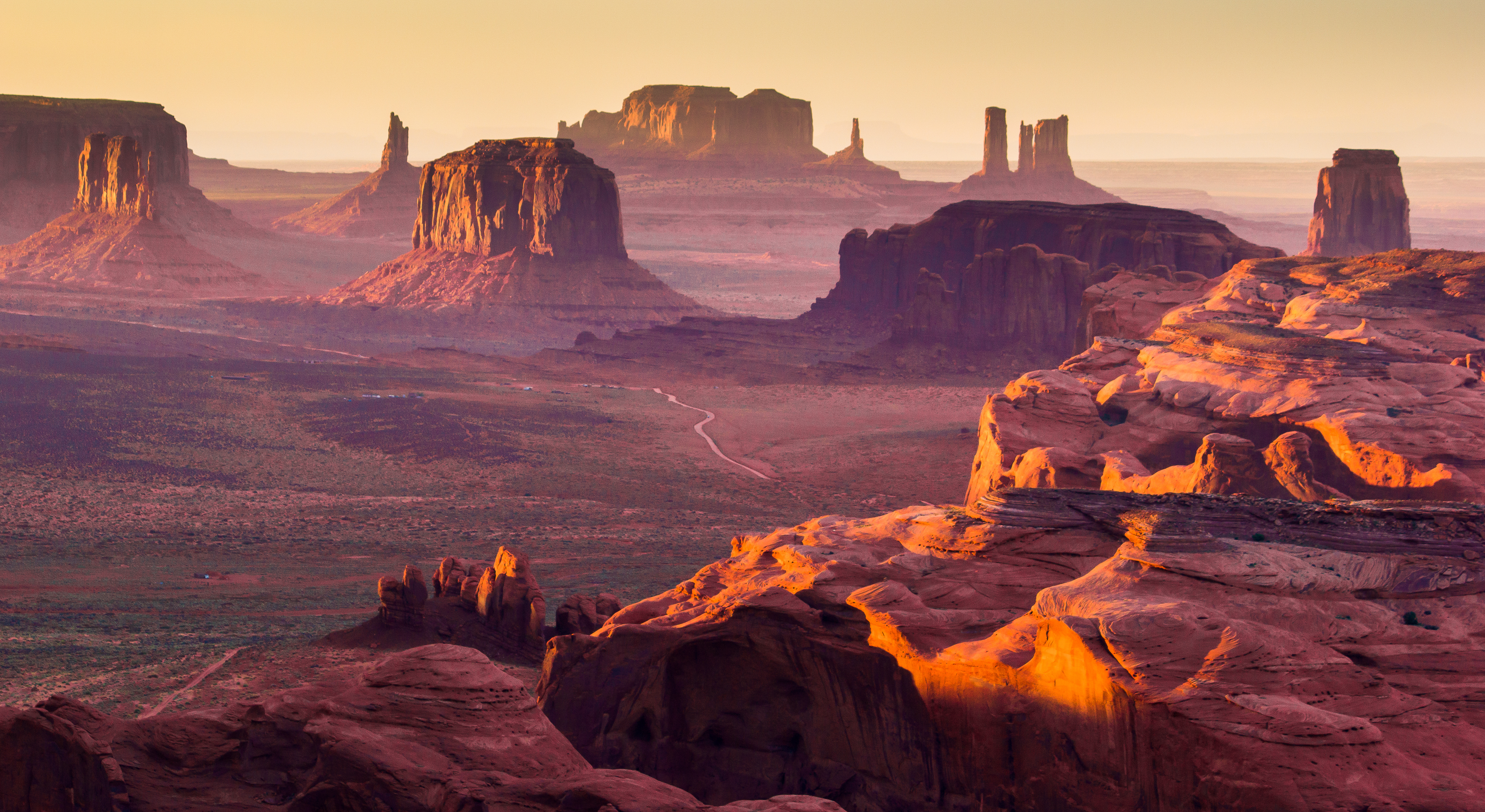 Das Monument Valley im Norden Arizonas und Süden Utahs. | Credit: iStock.com/ronnybas