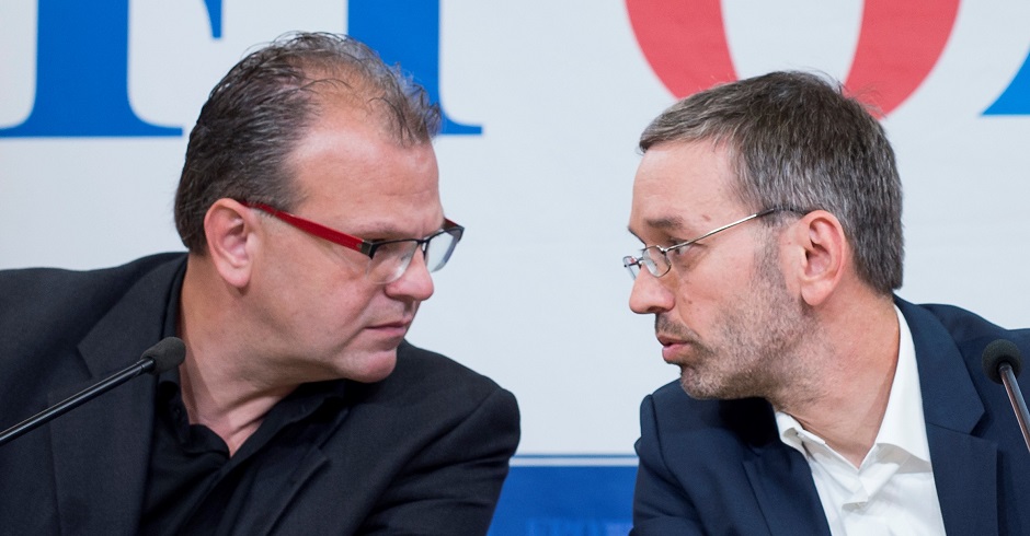Hans-Jörg Jenewein und Herbert Kickl im Gespräch miteiander.