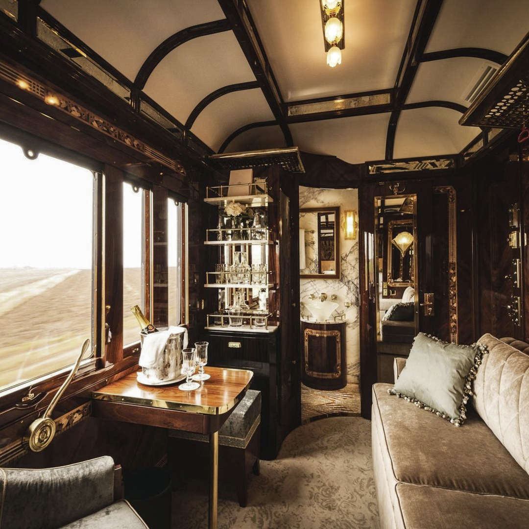 Blick in ein Abteil des Orient Expresses | Credit: www.instagram.com/vsoetrain/venice simplon-orient-express