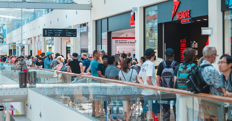 Menschenschlange vor dem neuen Xiaomi-Shop in Wien  | Credit: Alexey Lando