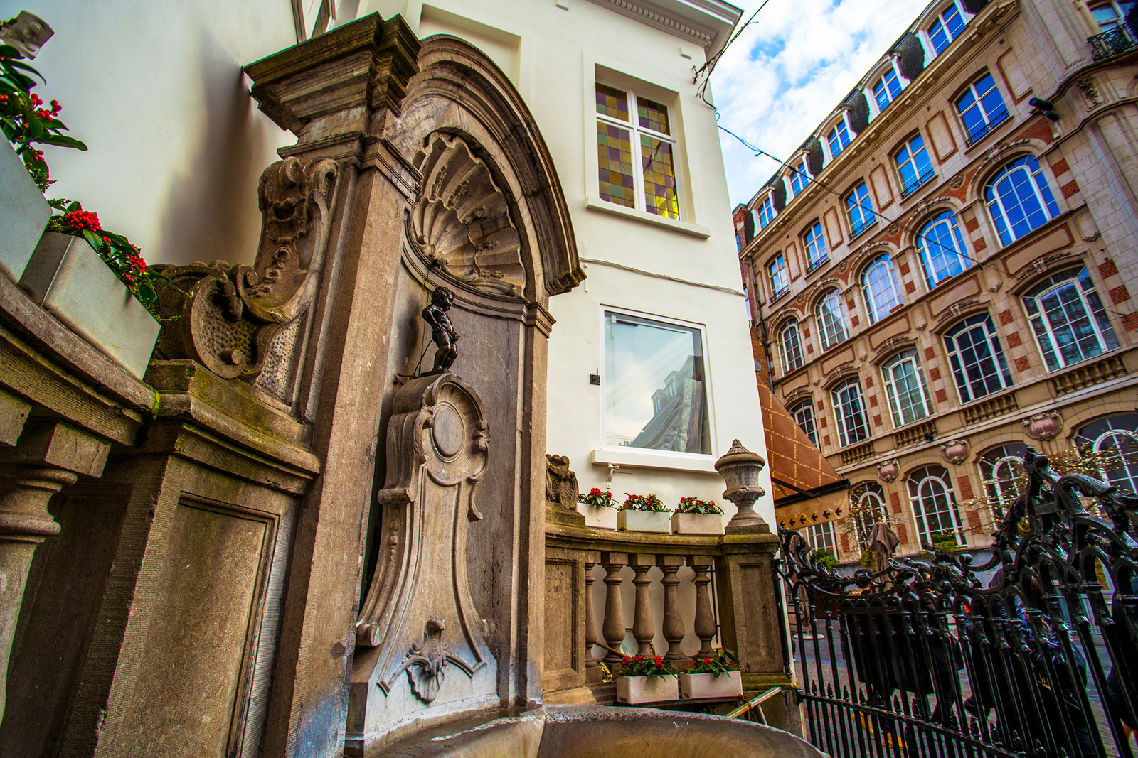 Manneken Pis in Brüssel | Credit: iStock.com/bhidethescene