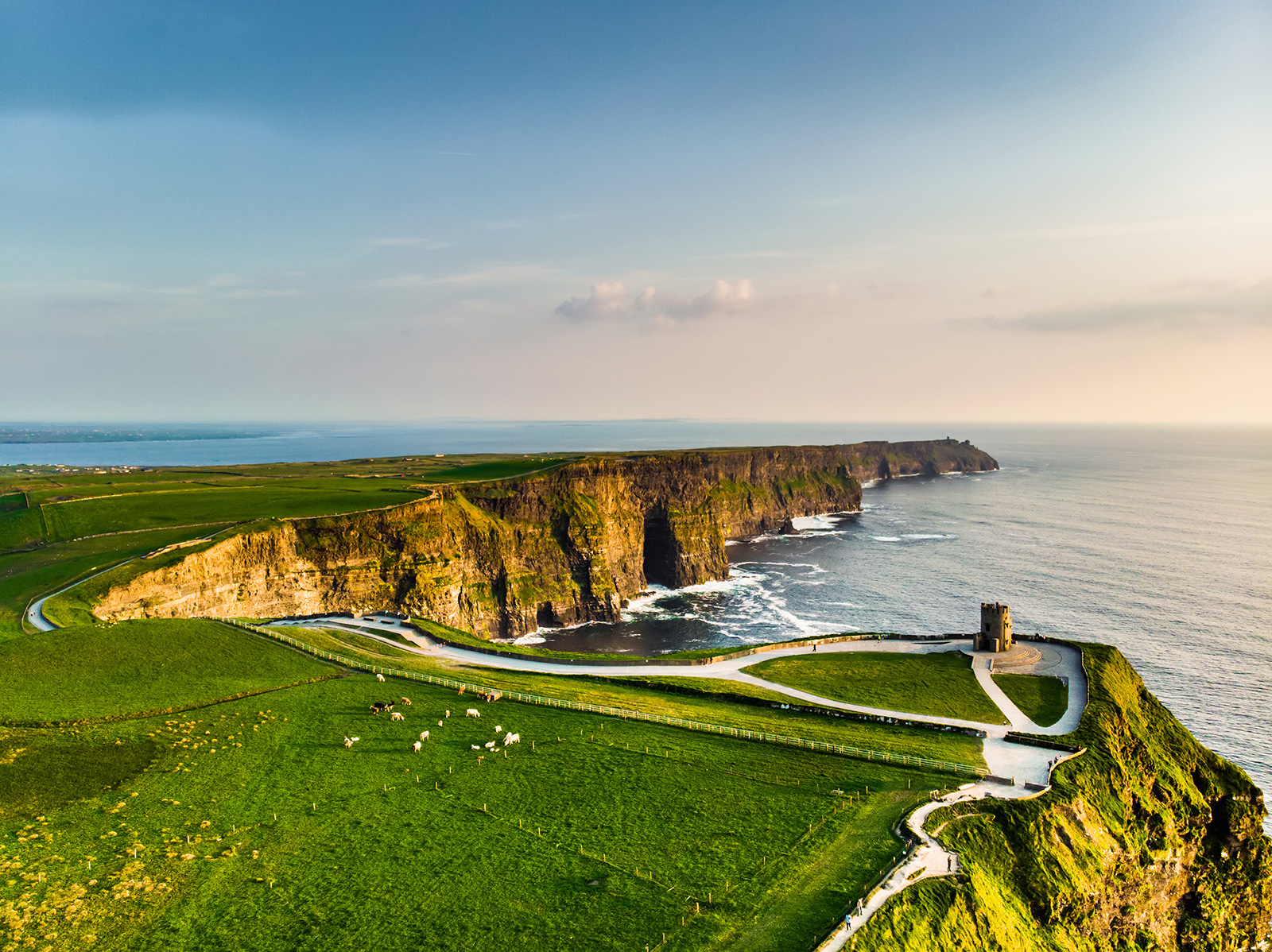 Die Klippen von Moher | Credit: iStock.com/MNStudio