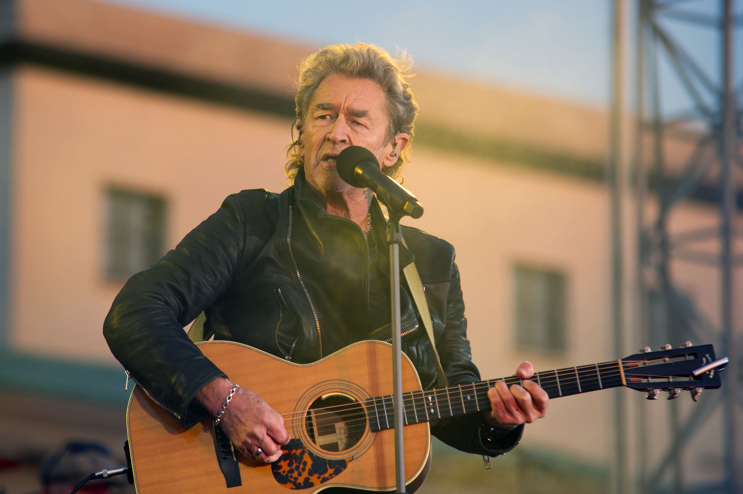 Peter Maffay auf der Bühne bei einem Auftritt