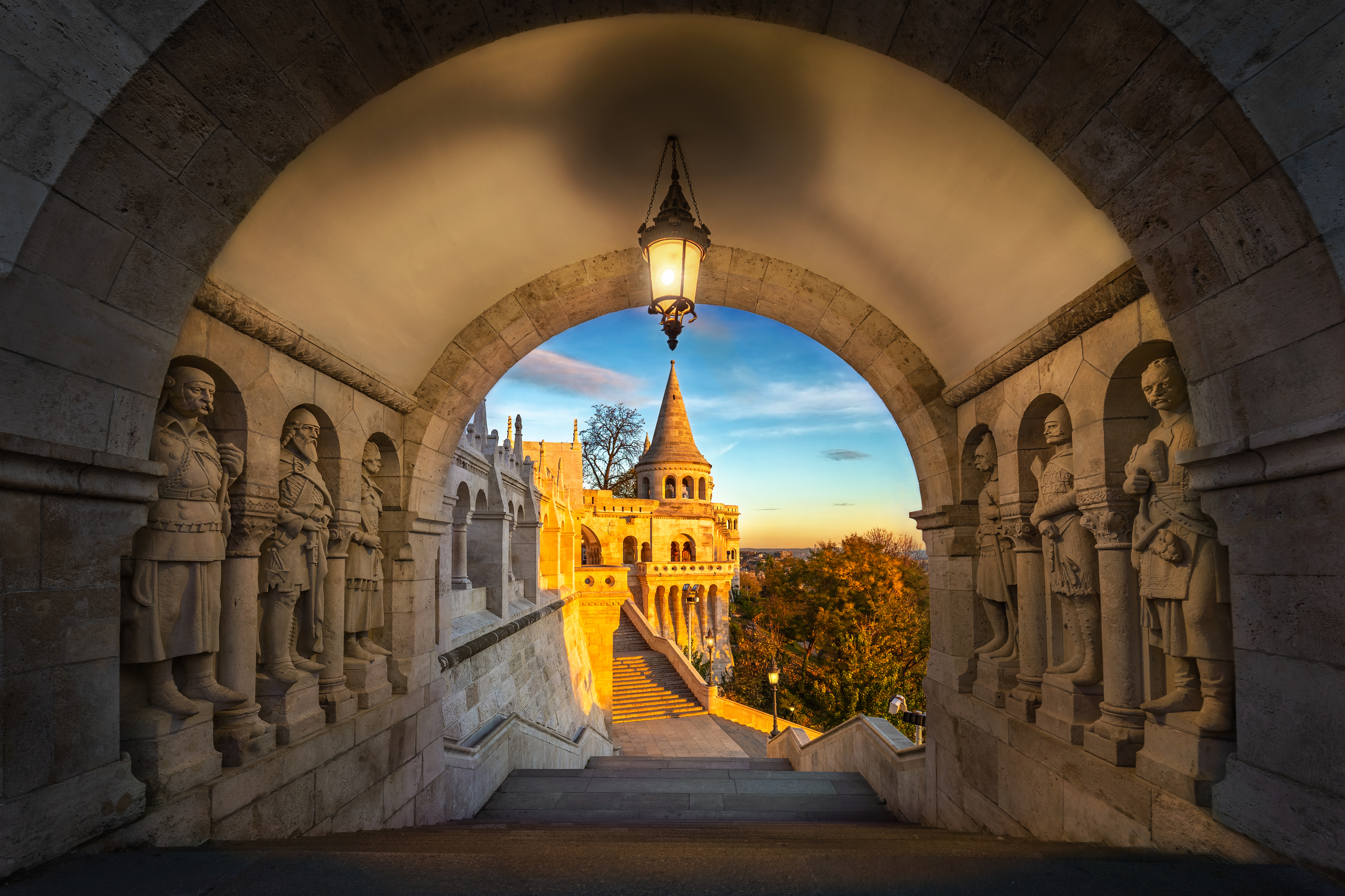 Blick durch historischen Tunnel in Budapest | Credit: iStock.com/ZoltanGabor