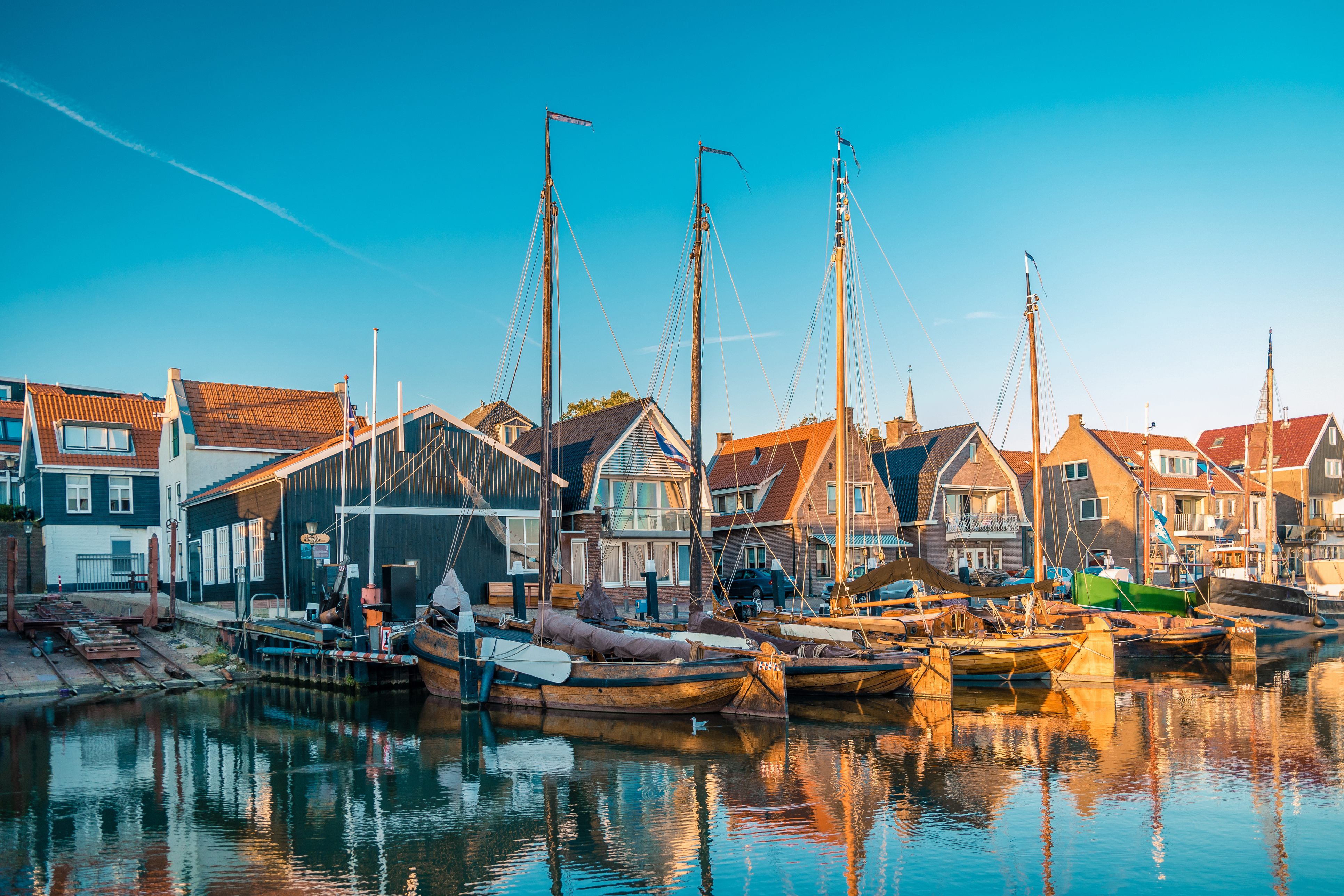 Hafen im Dorf Urk in Holland | Credit: iStock.com/fokkebok