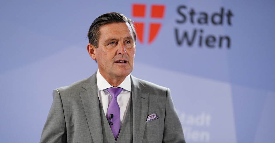 Finanzstadtrat Peter Hanke im Anzug | Credit: EVA MANHART / APA / picturedesk.com