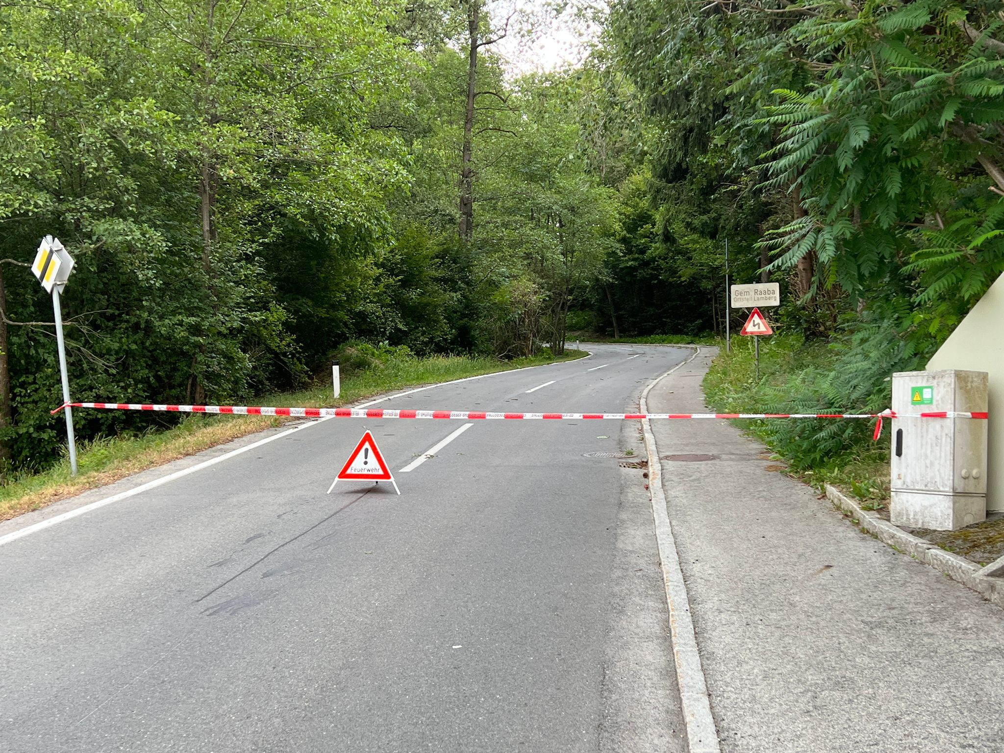 Straßensperre in Raaba