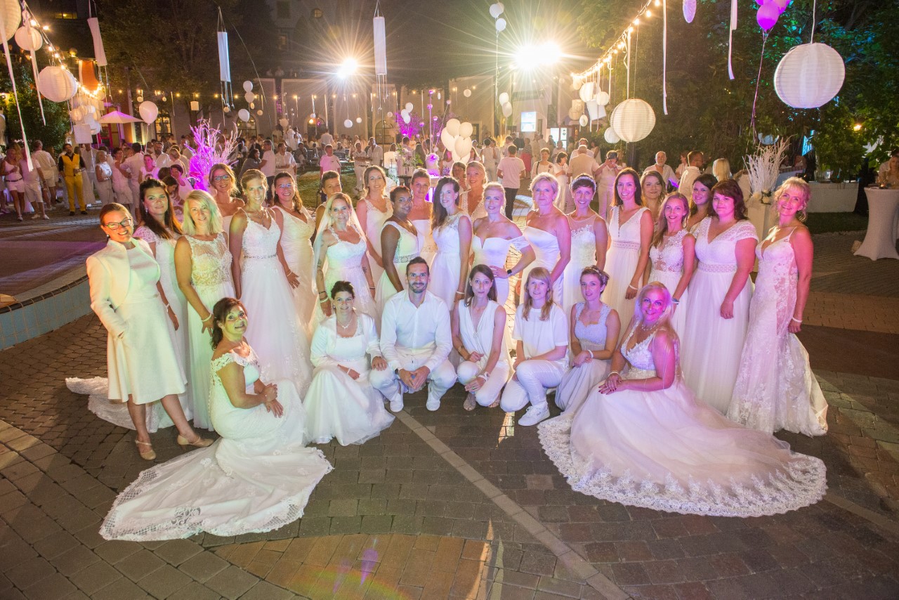 Einfach weiß &amp; Brautkleidtreffen 2022