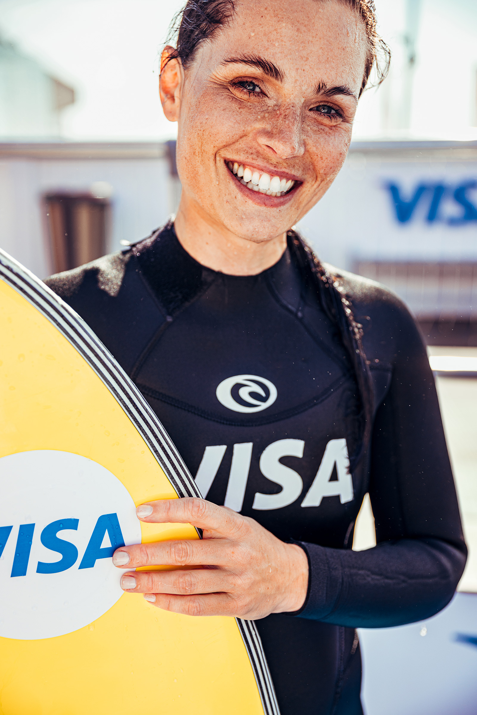 Anna Veith beim Surfen | Credit: Visa Österreich