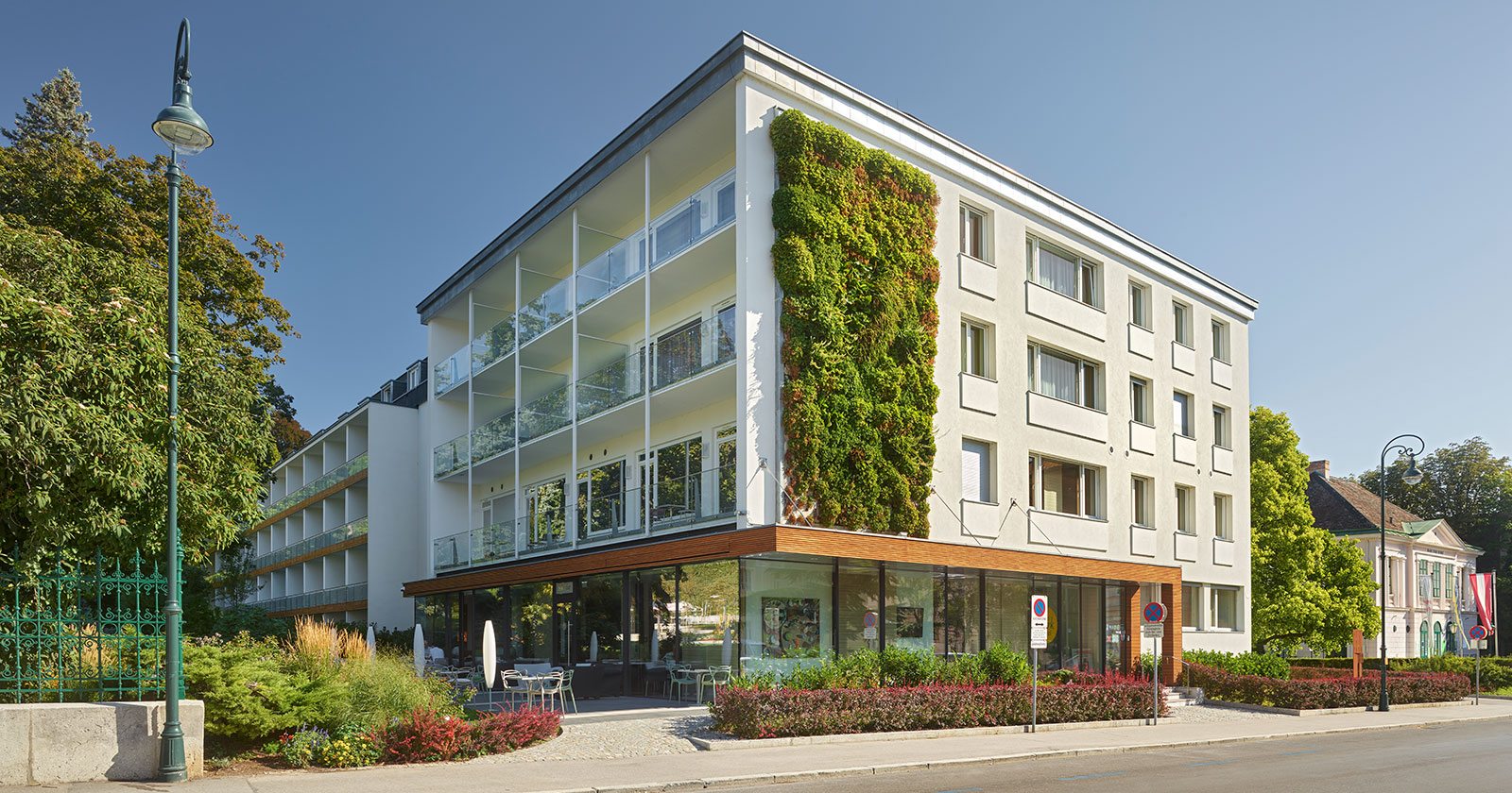 At The Park von außen.