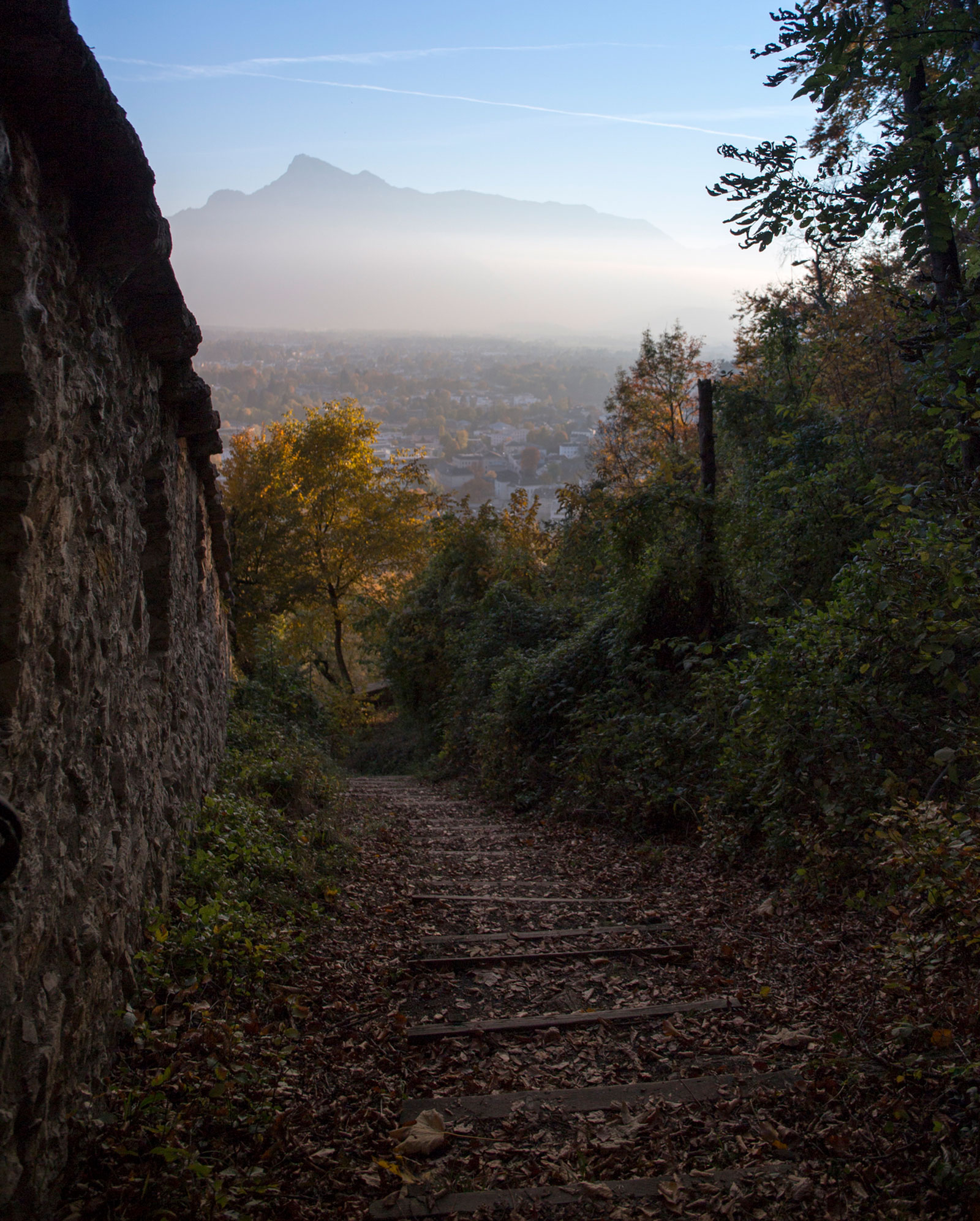 Der Kapuzinerberg im Herbst | Credit: iStock.com/GEOLEE
