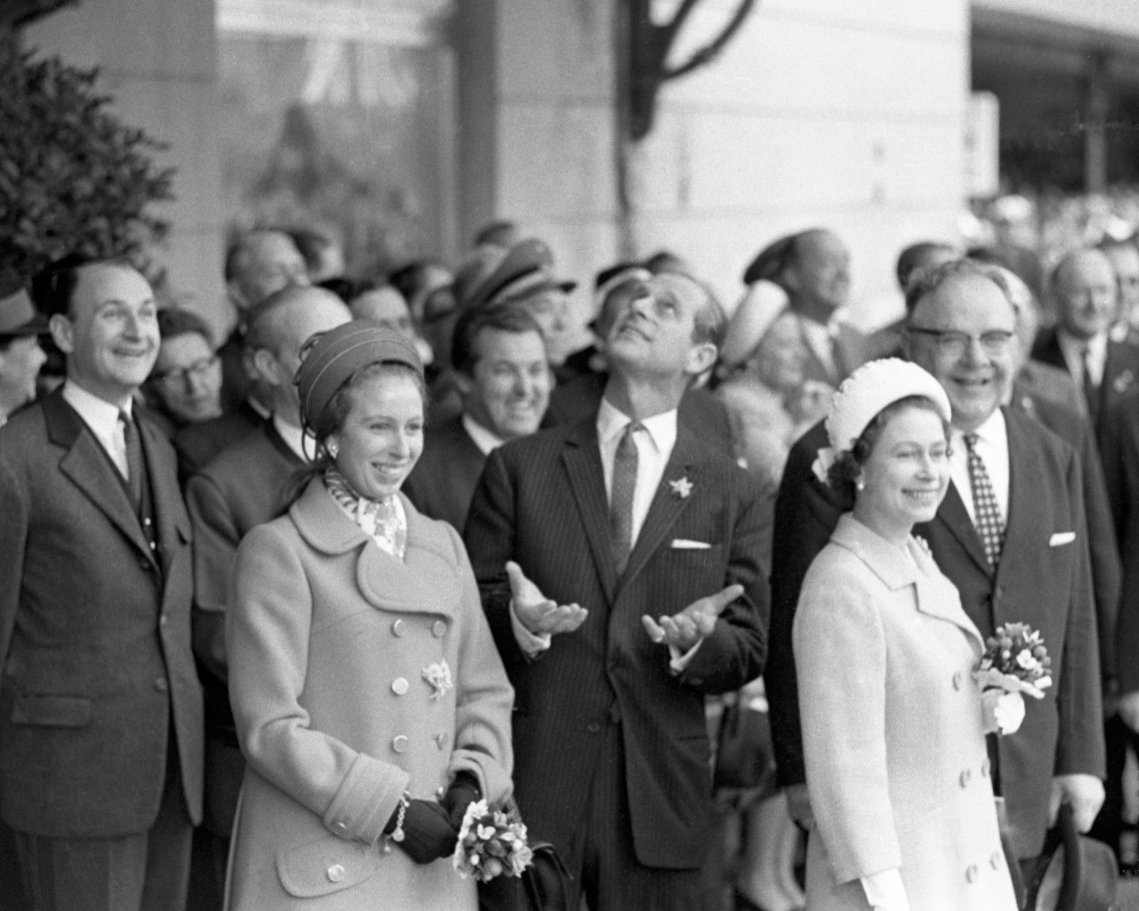 Queen Elizabeth II., Prinz Philip und Prinzessin Anne in Salzburg. | Credit: AP / picturedesk.com