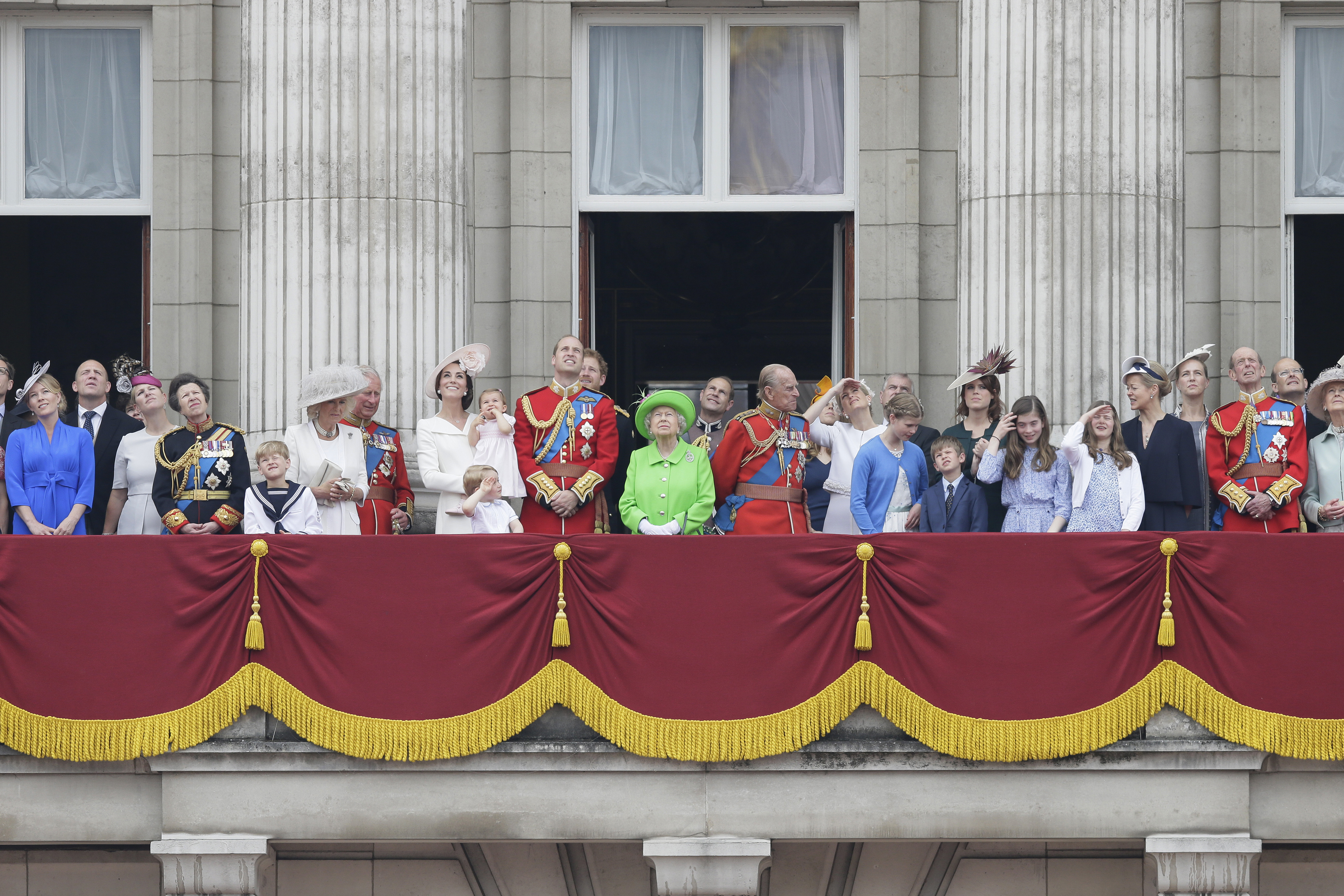 Die Royals beim 90. Geburtstag der Queen am Balkon