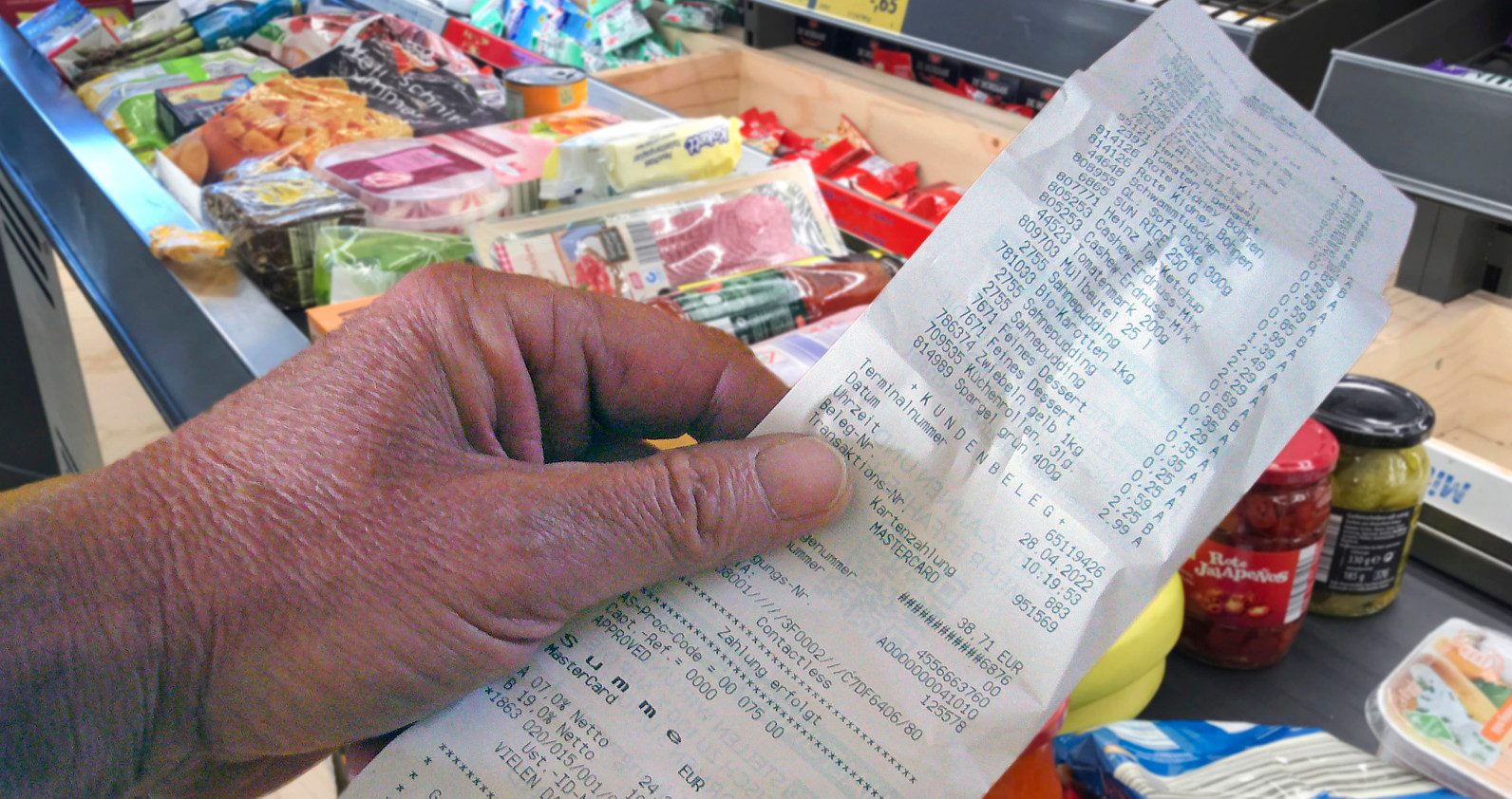Rechnung an der Supermarktkasse | Credit: Frank Hoermann / dpa Picture Alliance / picturedesk.com