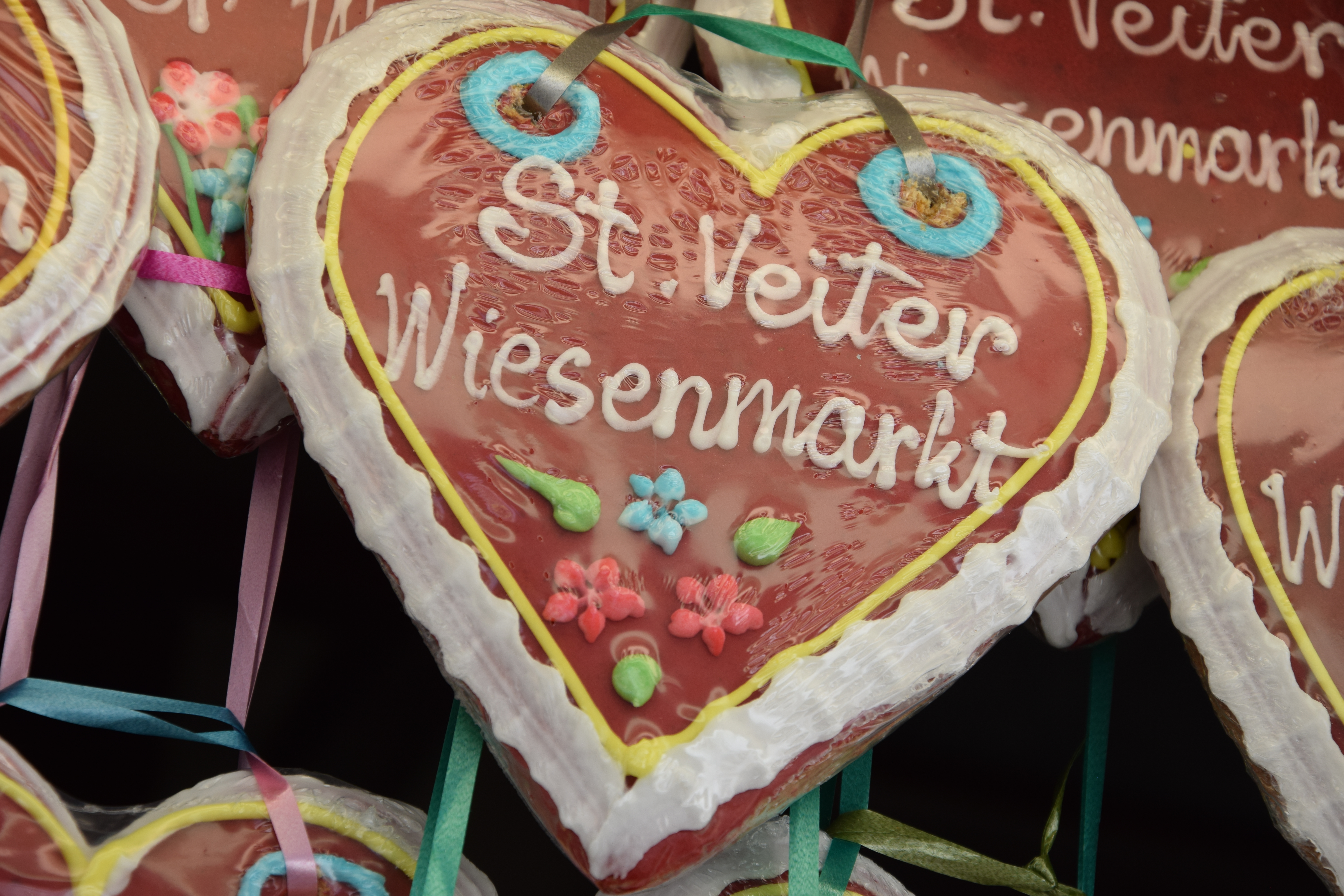 Verziertes Lebkuchenherz mit Aufschrift &quot;St. Veiter Wiesenmarkt&quot;