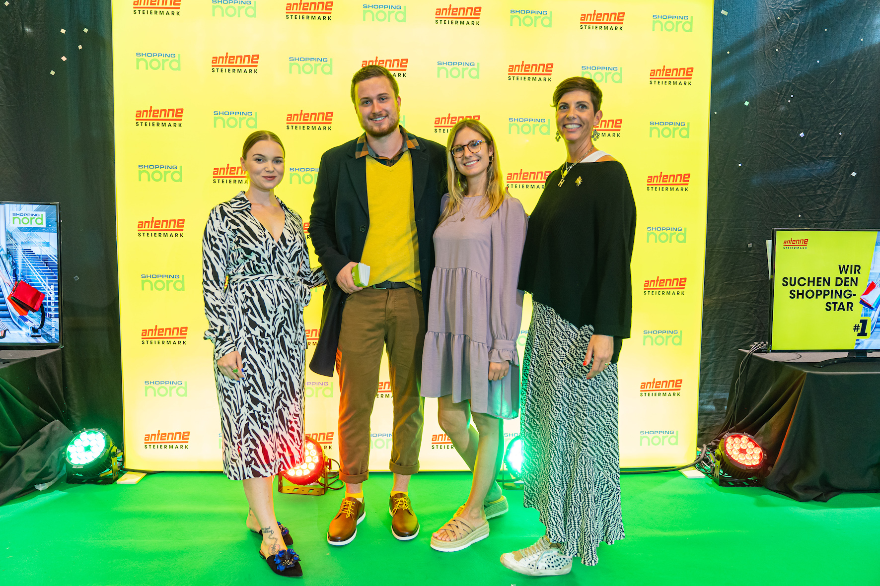 Gewinner Christoph Fixl mit der prominent besetzten Shoppingstar-Jury