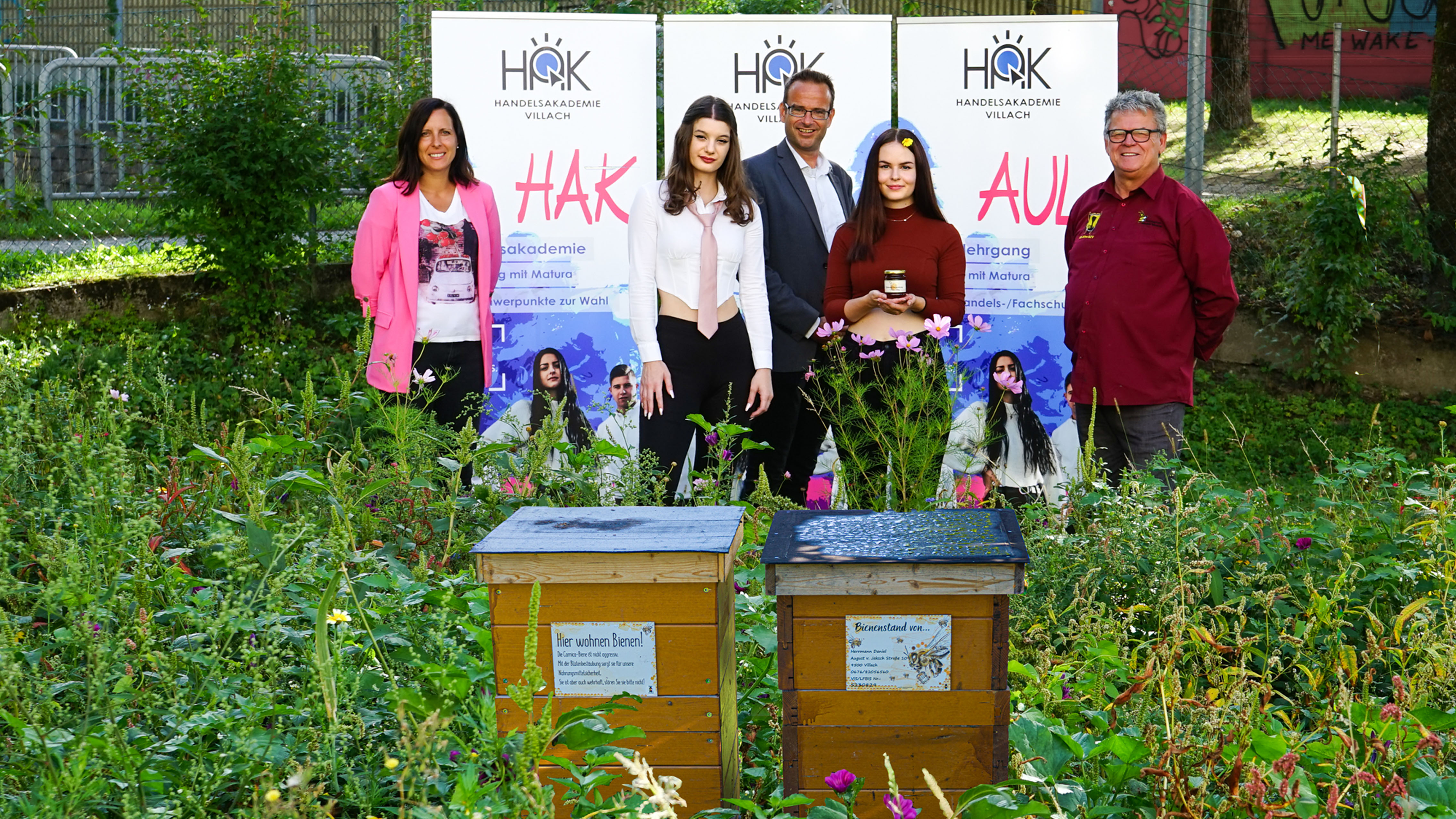 Betreuer und Inititatoren des Schulprojekts &quot;Be(e) smart&quot; an der HAK Villach