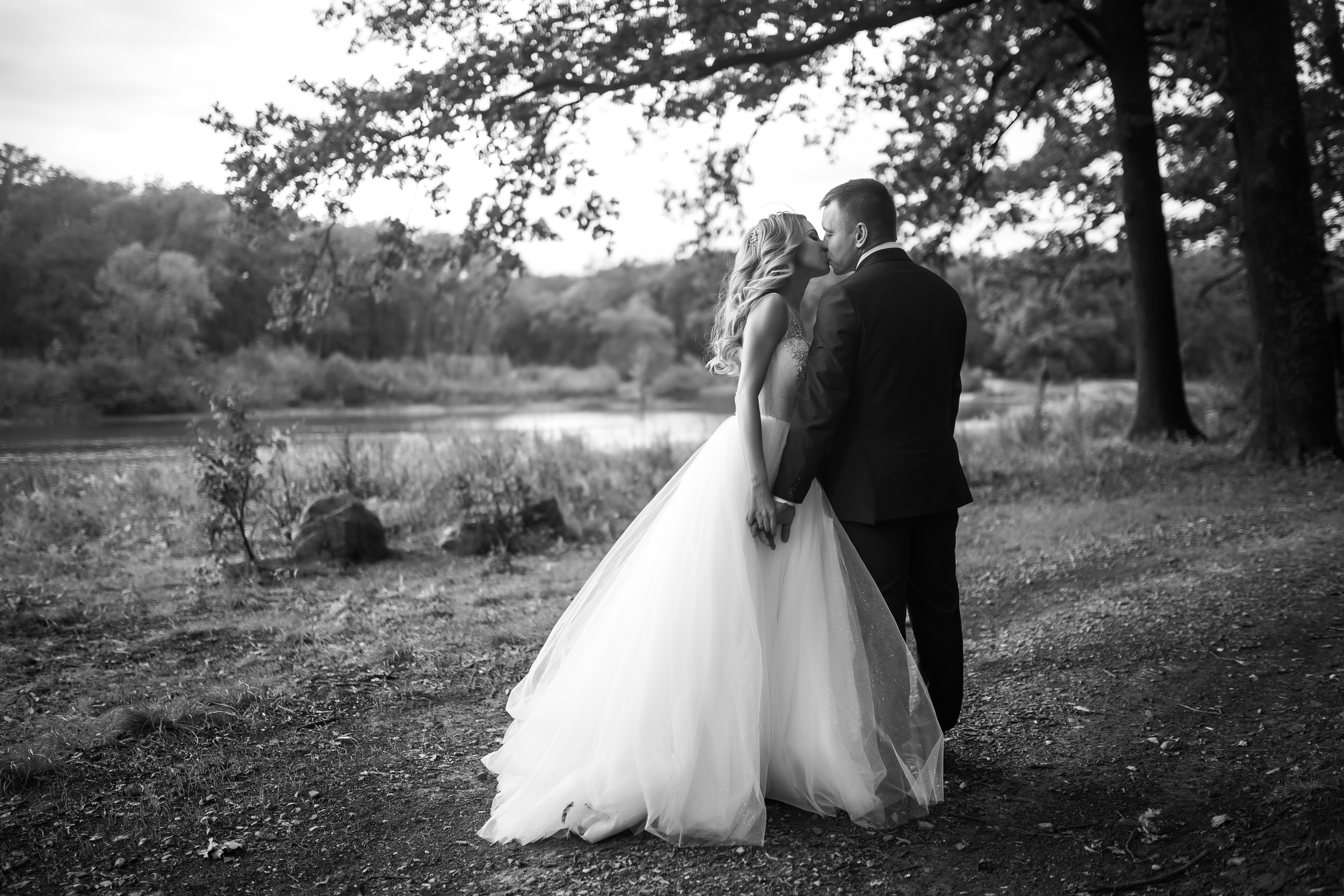 Ein schwarz-weißes Hochzeitsbild