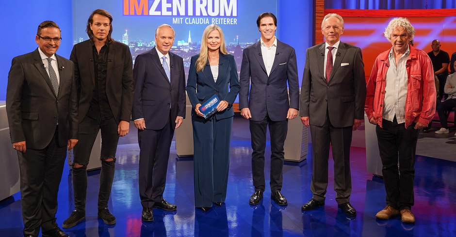 Die Kandidaten vor der Sendung mit Moderatorin Claudia Reiter.