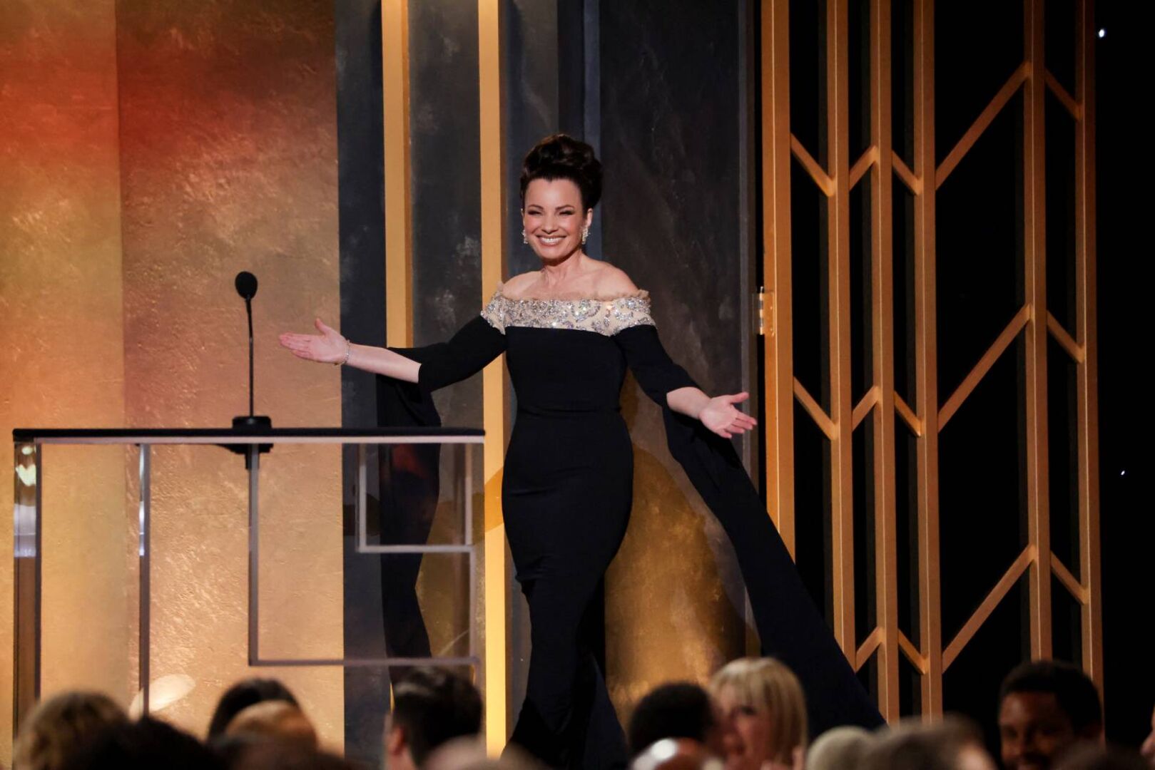 Fran Drescher in schwarzer Abendrobe bei einer festlichen Gala | Credit: MARIO ANZUONI / REUTERS / picturedesk.com