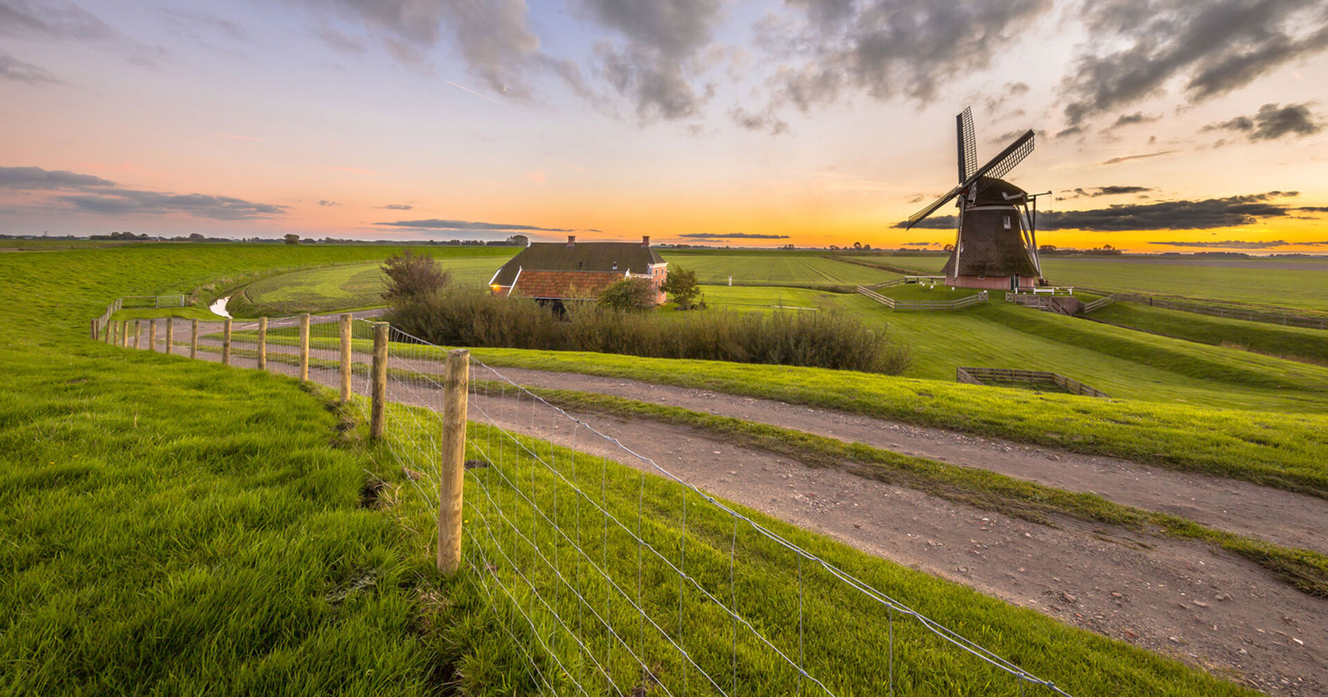 Windmühle im Grünen | Credit: iStock.com/CreativeNature_nl