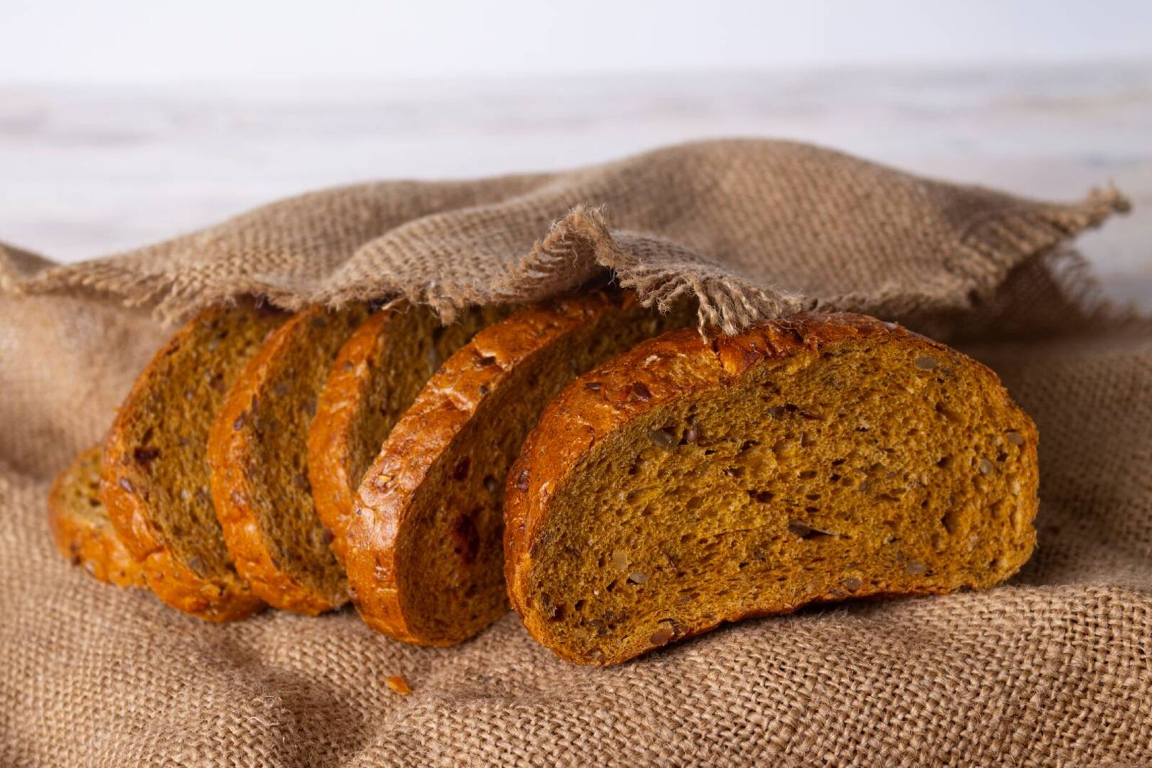 Kürbisbrot | Credit: iStock.com/Marina Komrakova