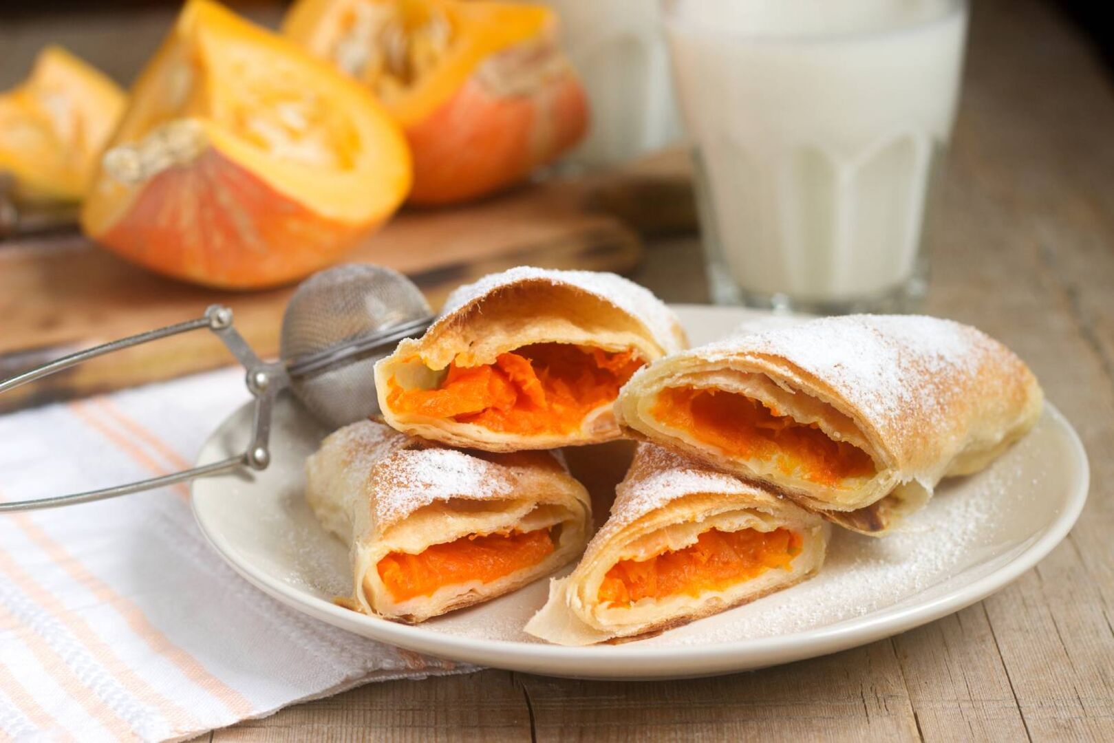 Kürbis-Strudel | Credit: iStock.com/Janna Danilova