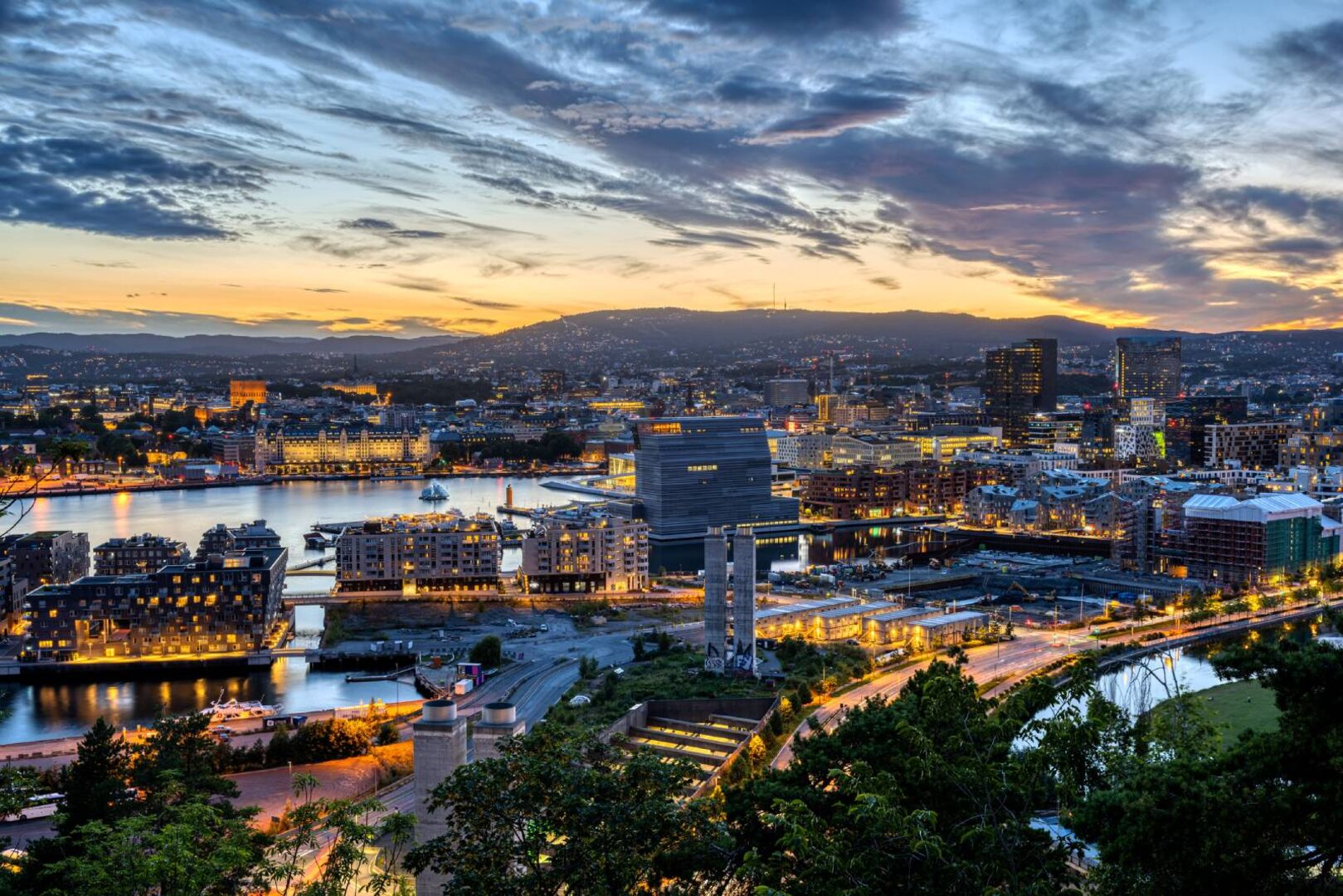 Oslo in der Abenddämmerung | Credit: iStock.com/elxeneize