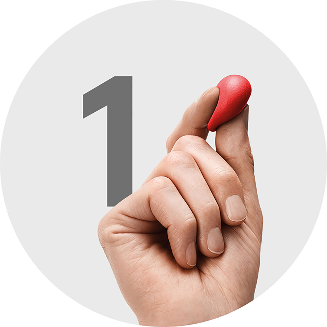 Männliche Hand mit Sugru in der Hand | Credit. tesa