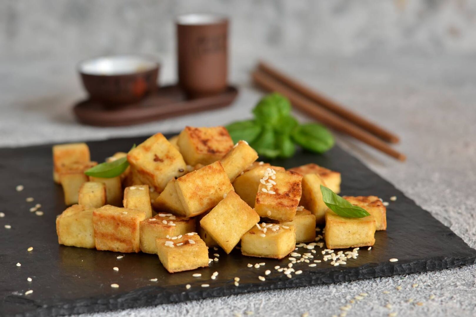 Gebratener Tofu | Credit: iStock.com/zefirchik06