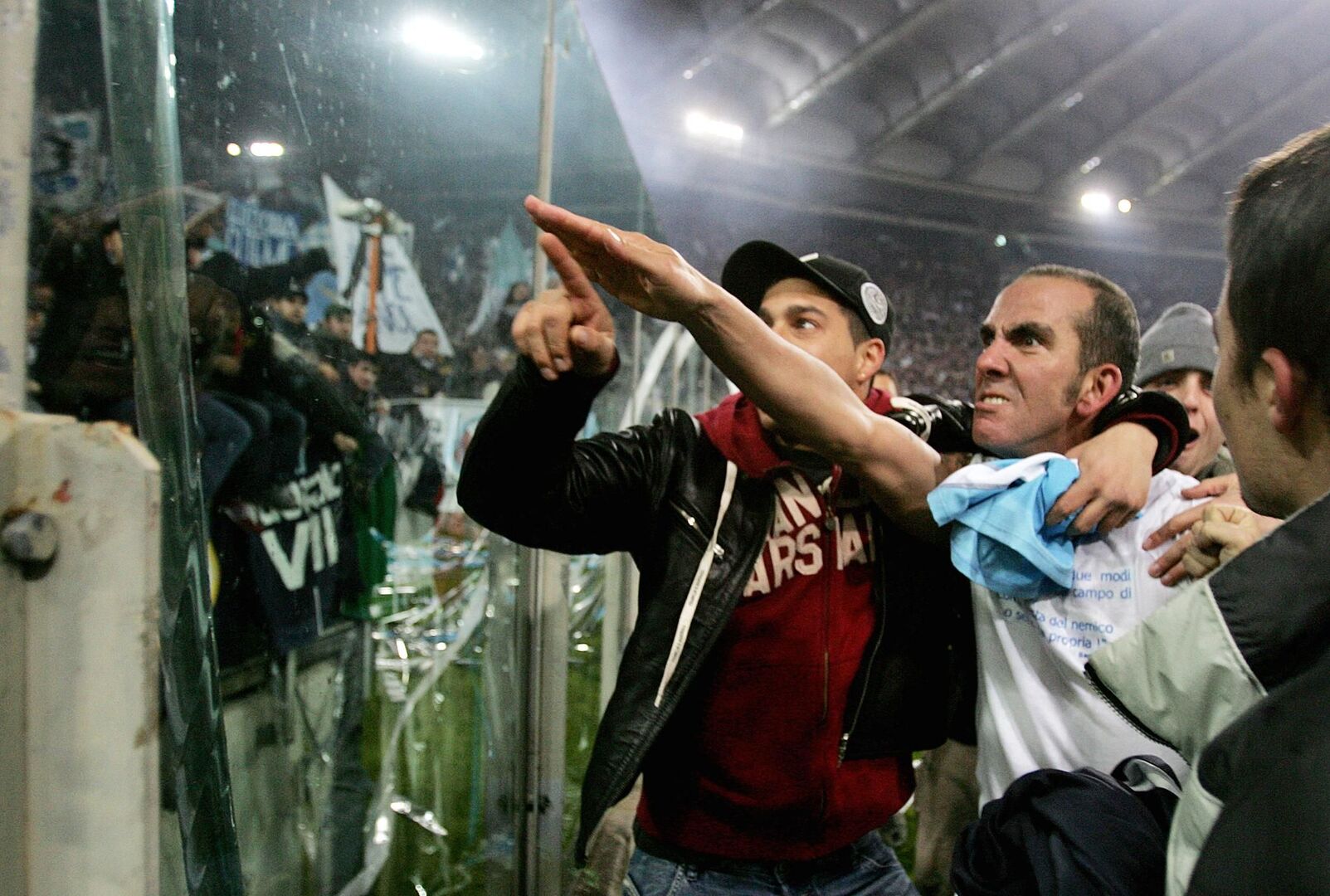Paolo di Canio mit dem faschistischen Gruß