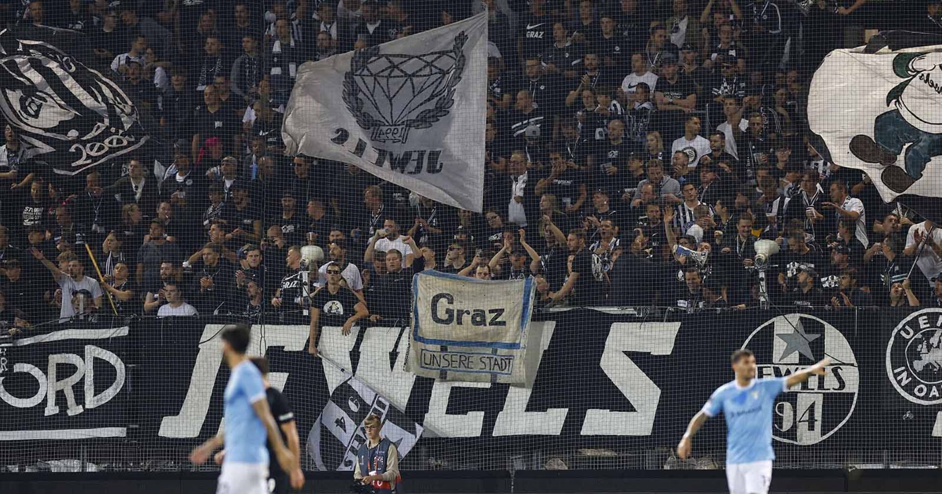 Sturm Fans beim Spiel gegen Lazio Rom