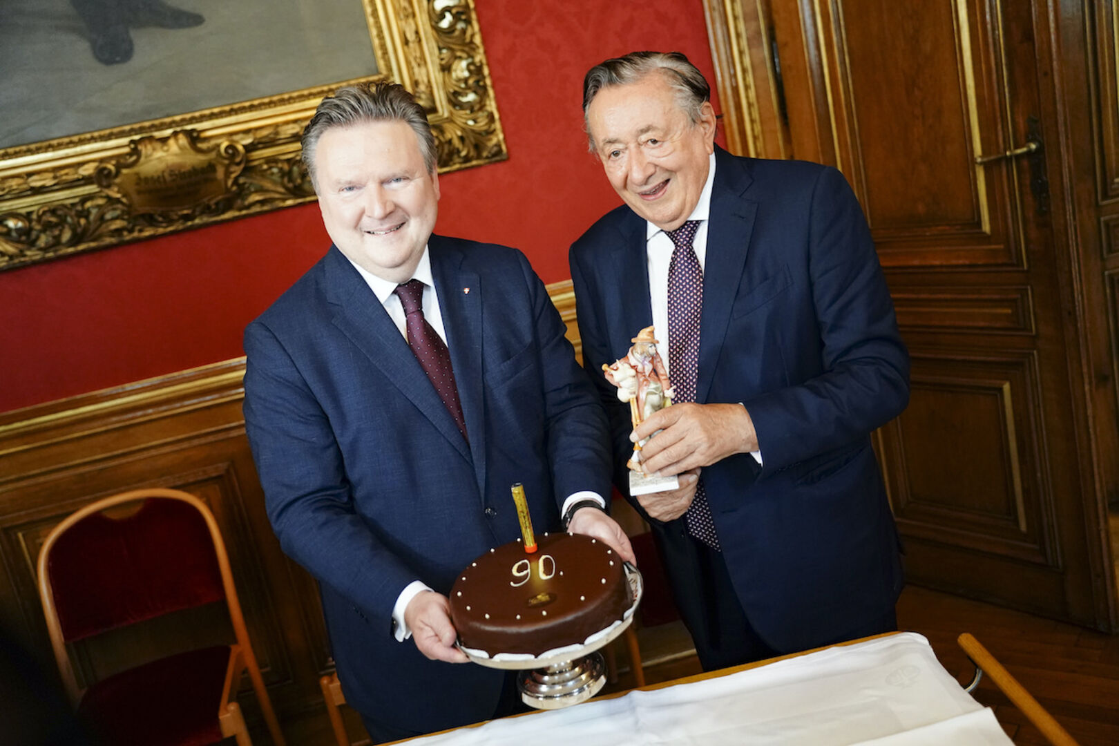 Bügermeister Michael Ludwig gratuliert Richard Lugner zum 90. Geburtstag